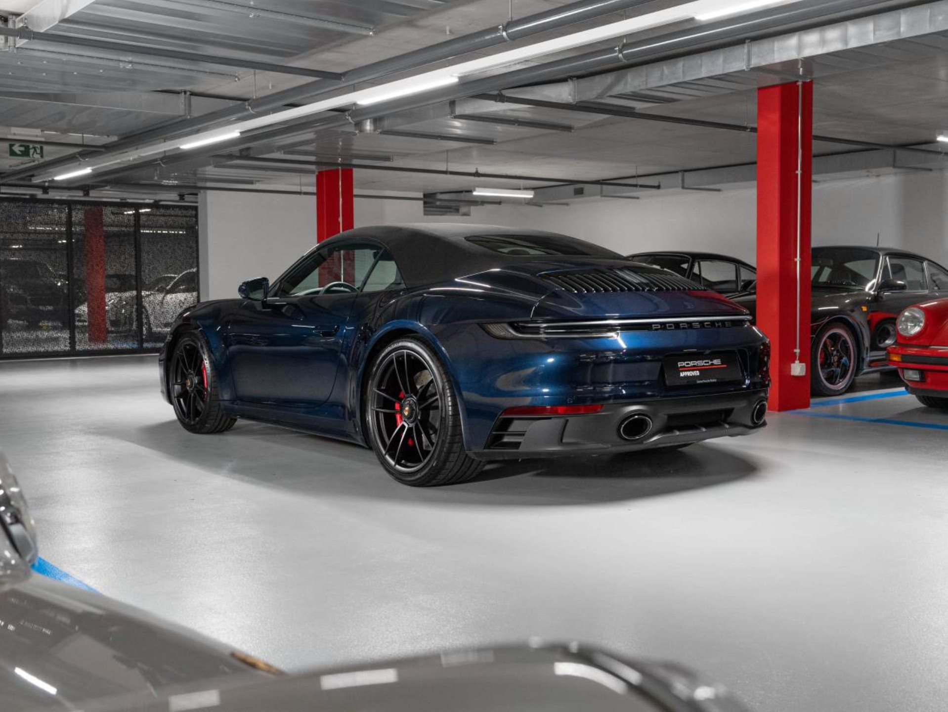 PORSCHE 911 Carrera 4 GTS Cabriolet (MY22)-image-7
