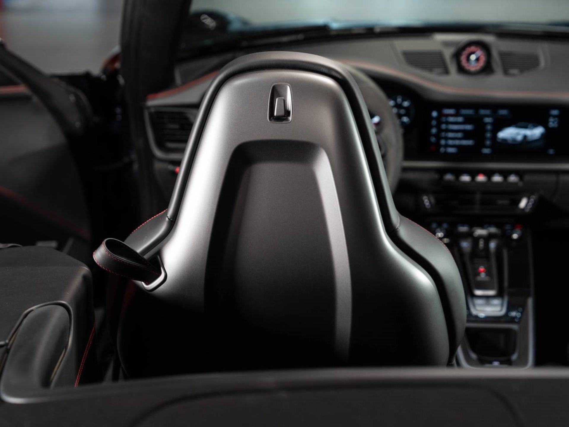PORSCHE 911 Carrera 4 GTS Cabriolet (MY22)-image-19