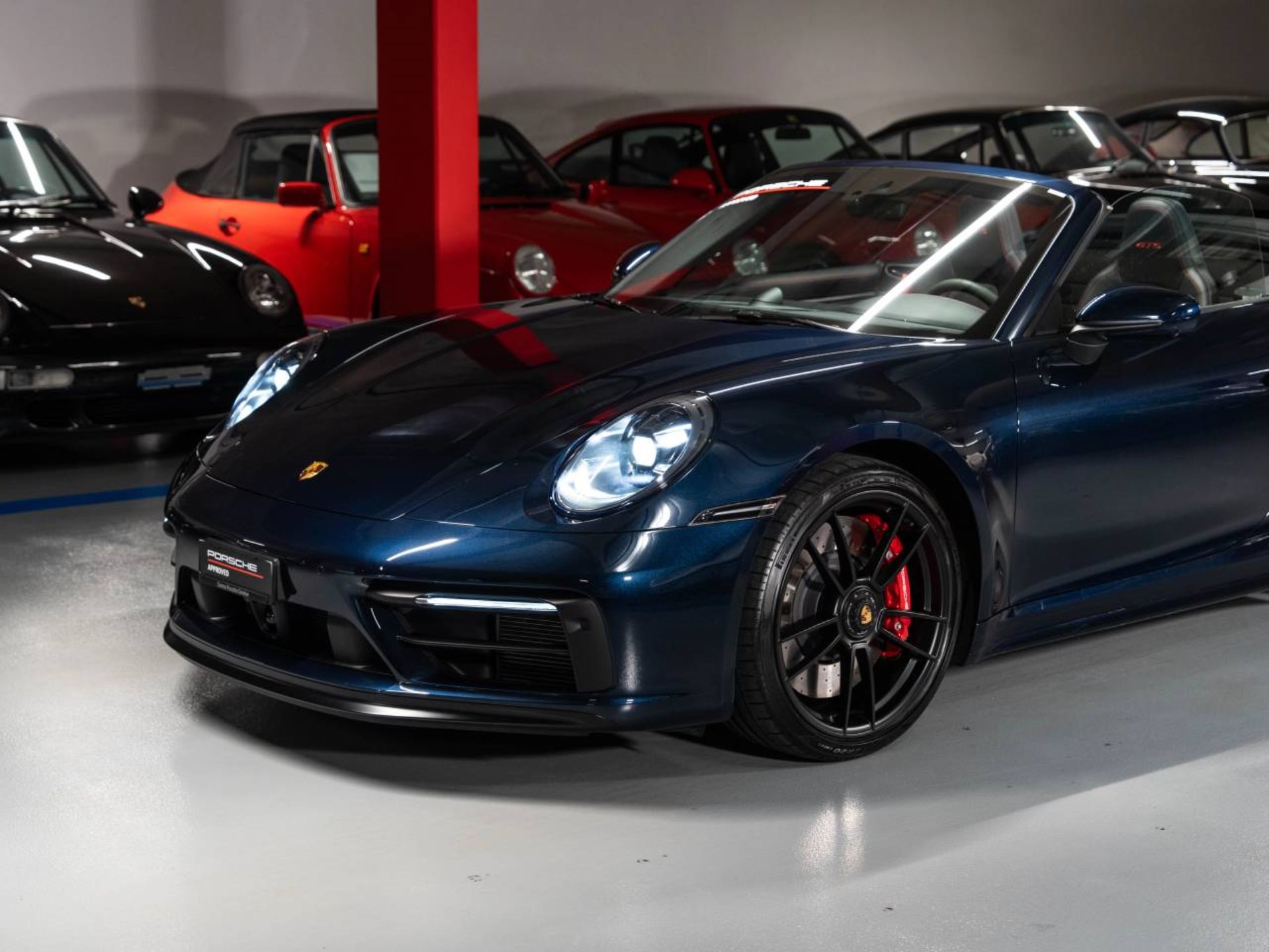 PORSCHE 911 Carrera 4 GTS Cabriolet (MY22)-image-22