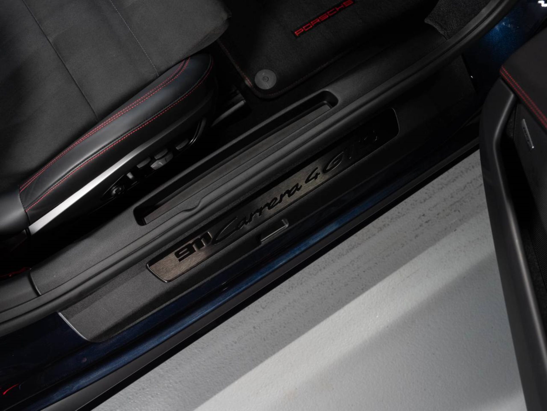 PORSCHE 911 Carrera 4 GTS Cabriolet (MY22)-image-16