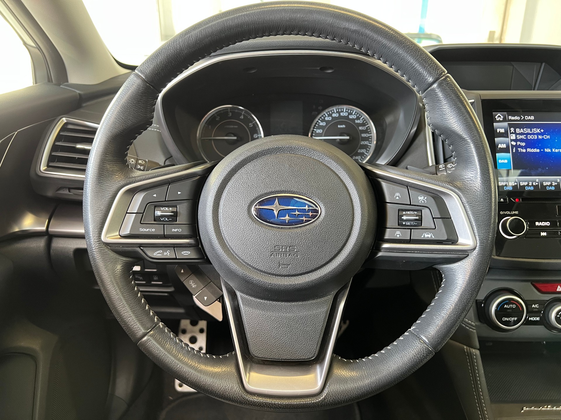 SUBARU Impreza 2.0 Luxury AWD Lineartronic-image-8