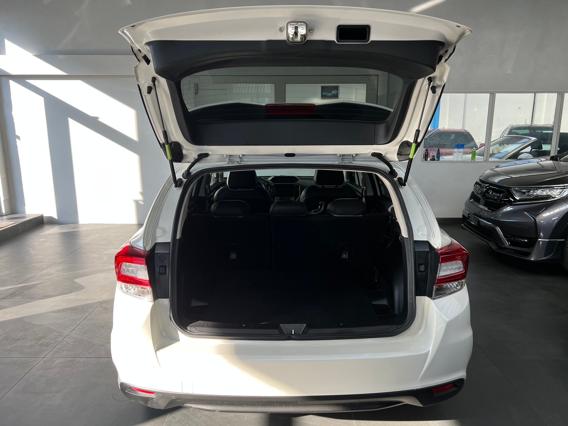 SUBARU Impreza 2.0 Luxury AWD Lineartronic-image-12
