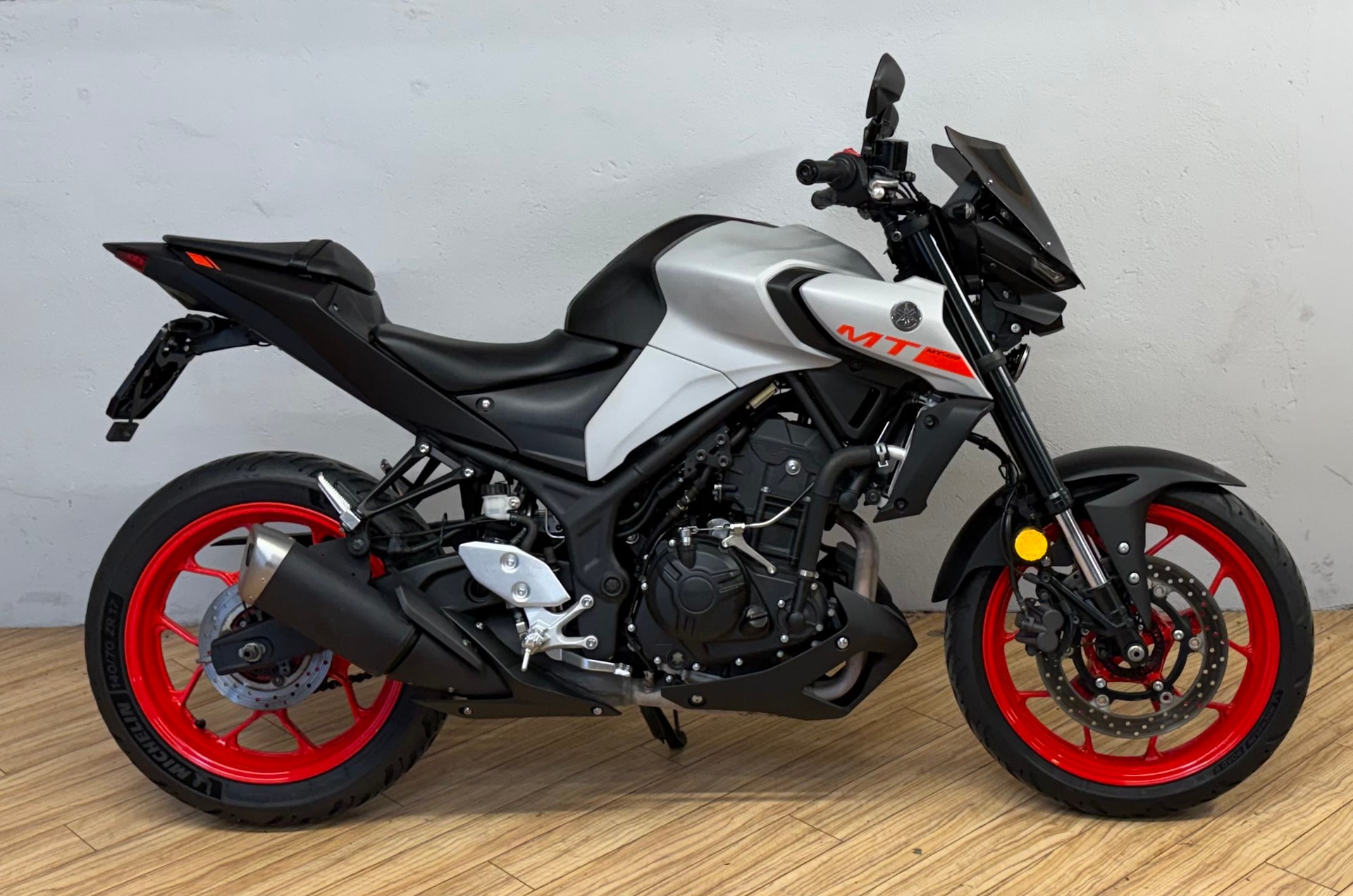 YAMAHA MT-03 ABS-showroom-element-1