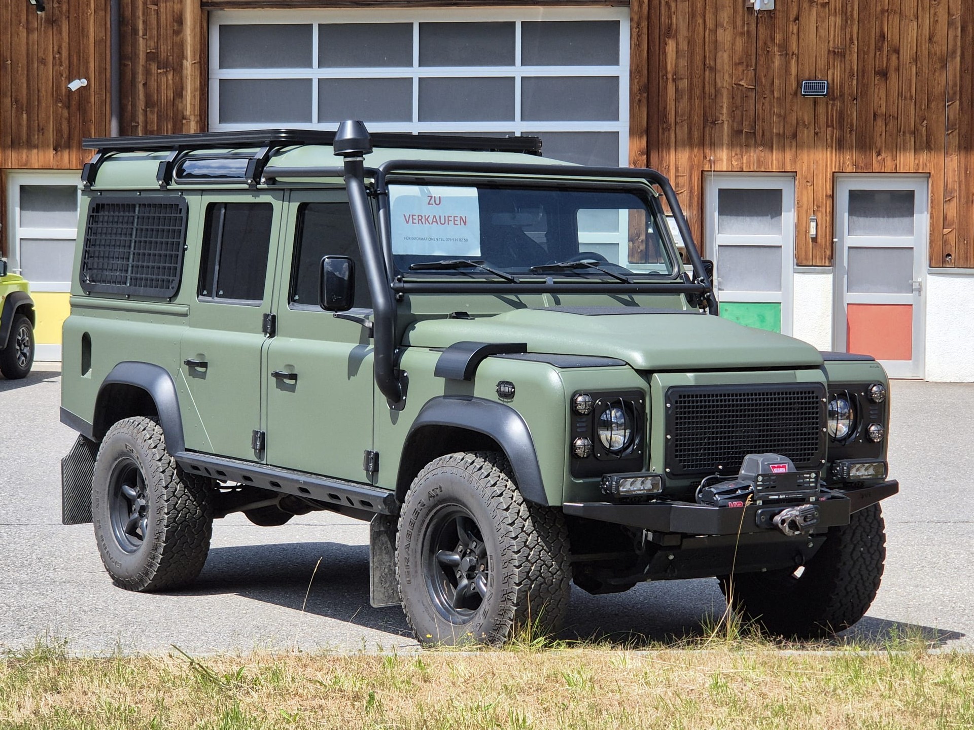 LAND ROVER Defender 110 2.2 TD4 Station Wagon-image-0