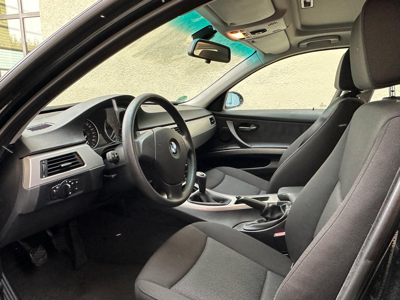BMW 318i-image-3