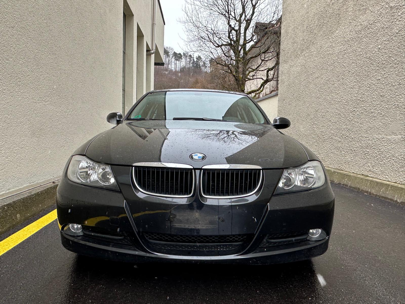 BMW 318i-image-1
