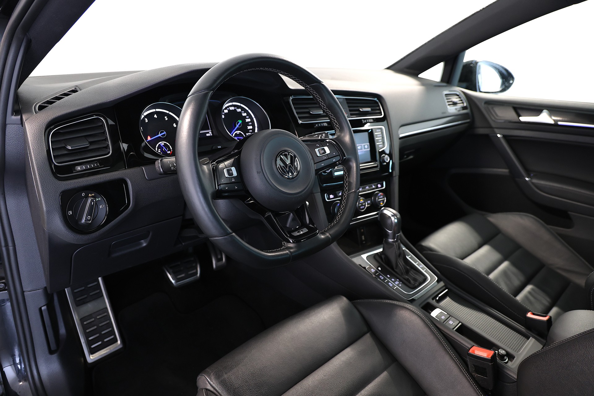 VW Golf 2.0 TSI R 4Motion DSG-image-8