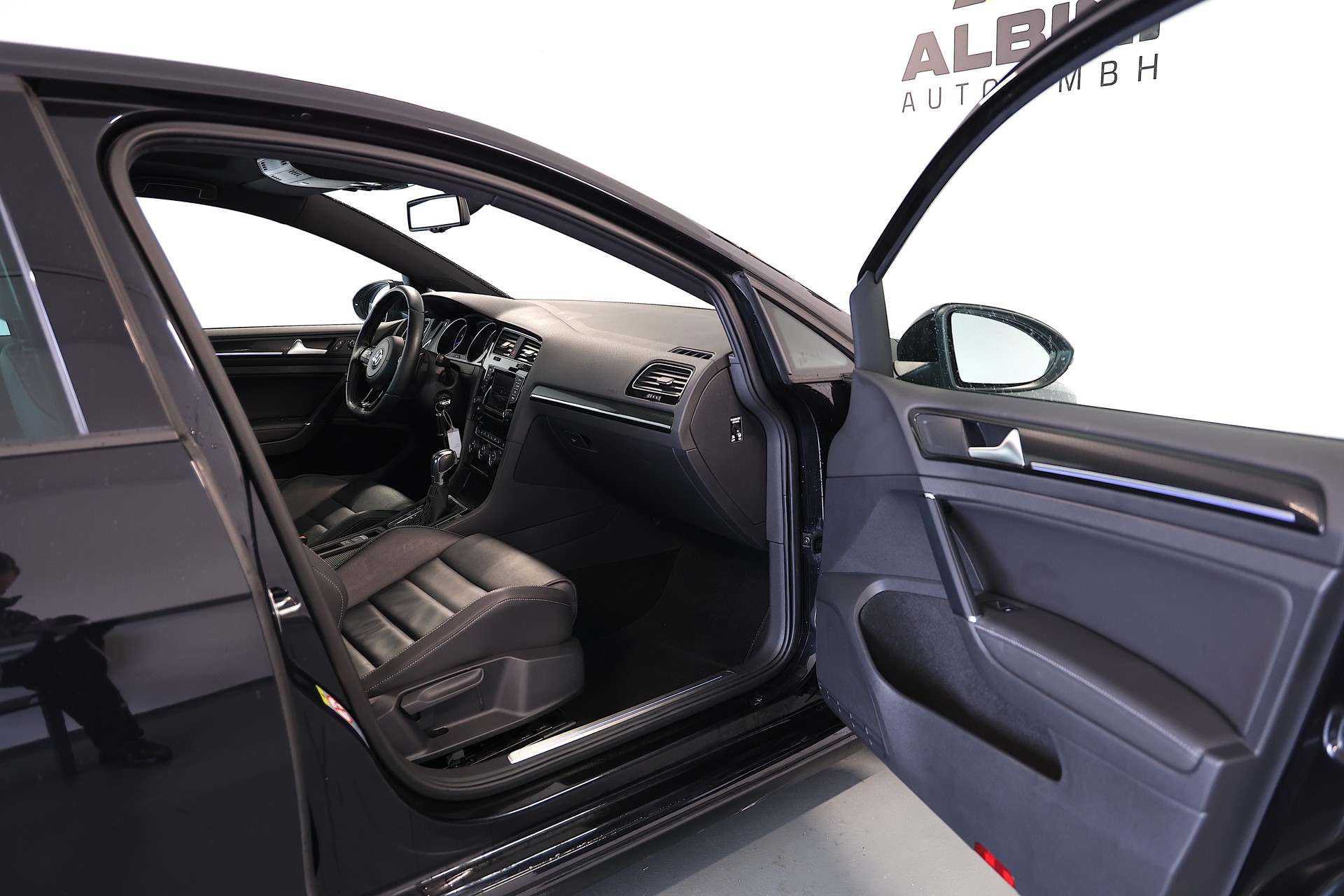 VW Golf 2.0 TSI R 4Motion DSG-image-9