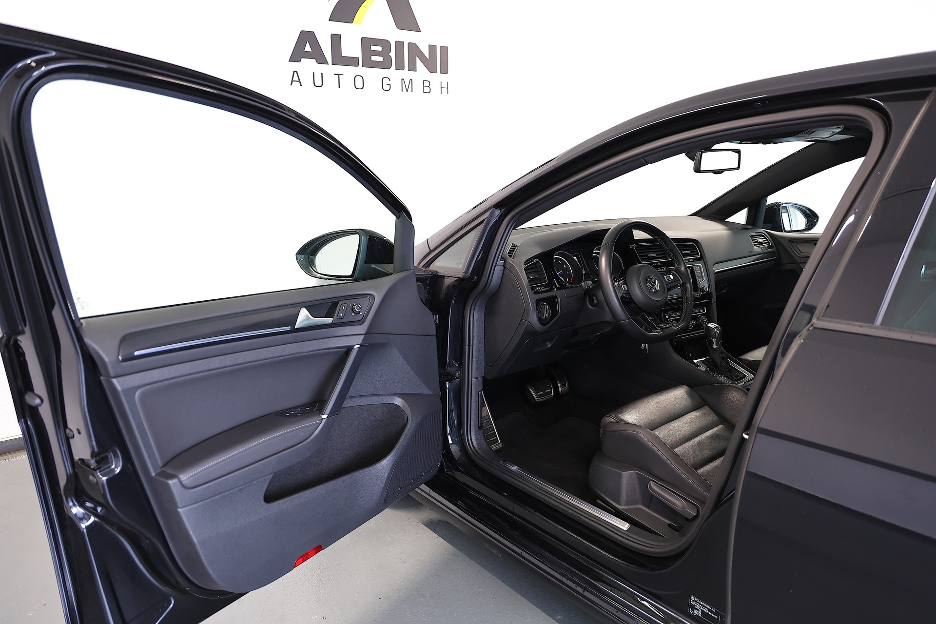 VW Golf 2.0 TSI R 4Motion DSG-image-5