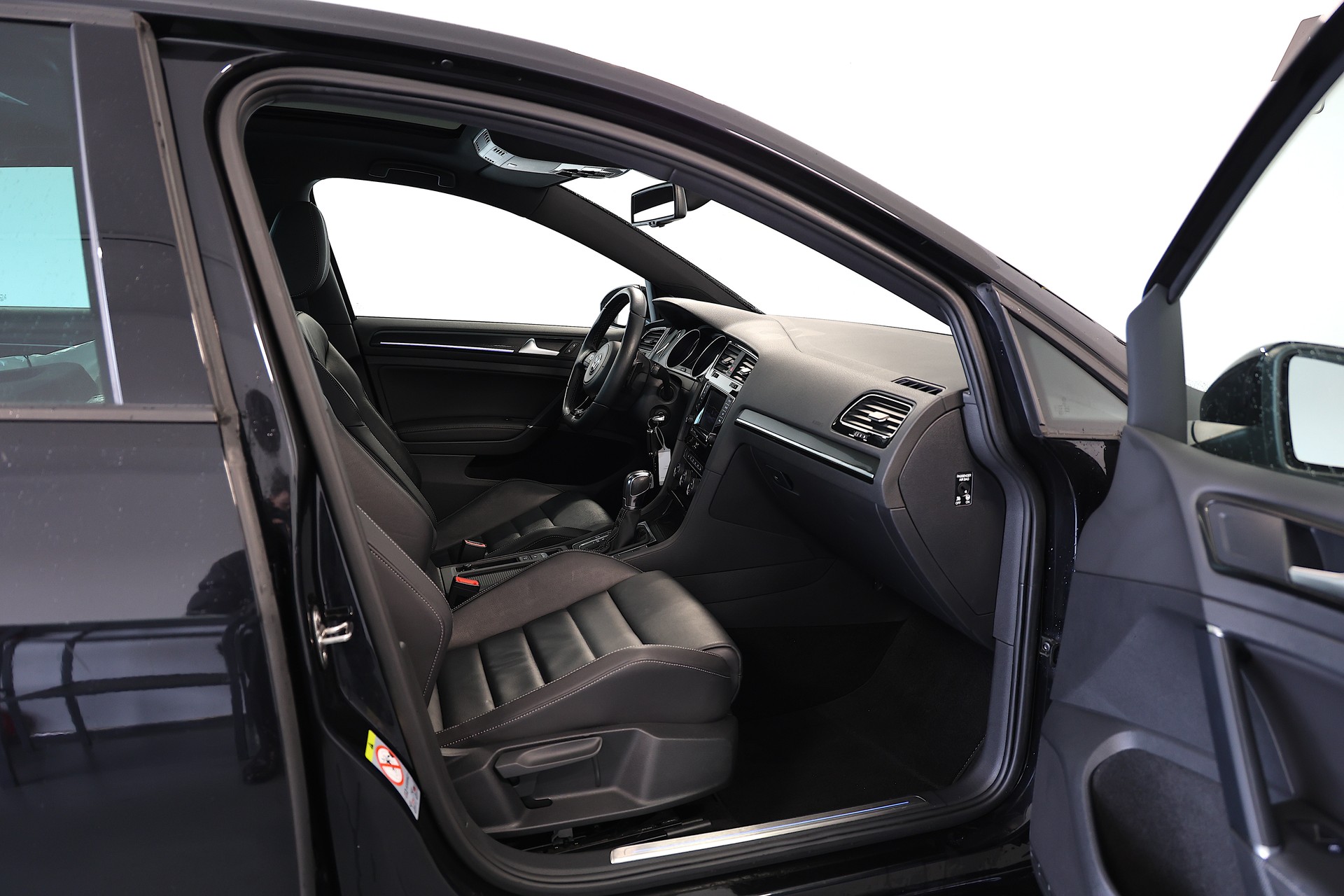 VW Golf 2.0 TSI R 4Motion DSG-image-10