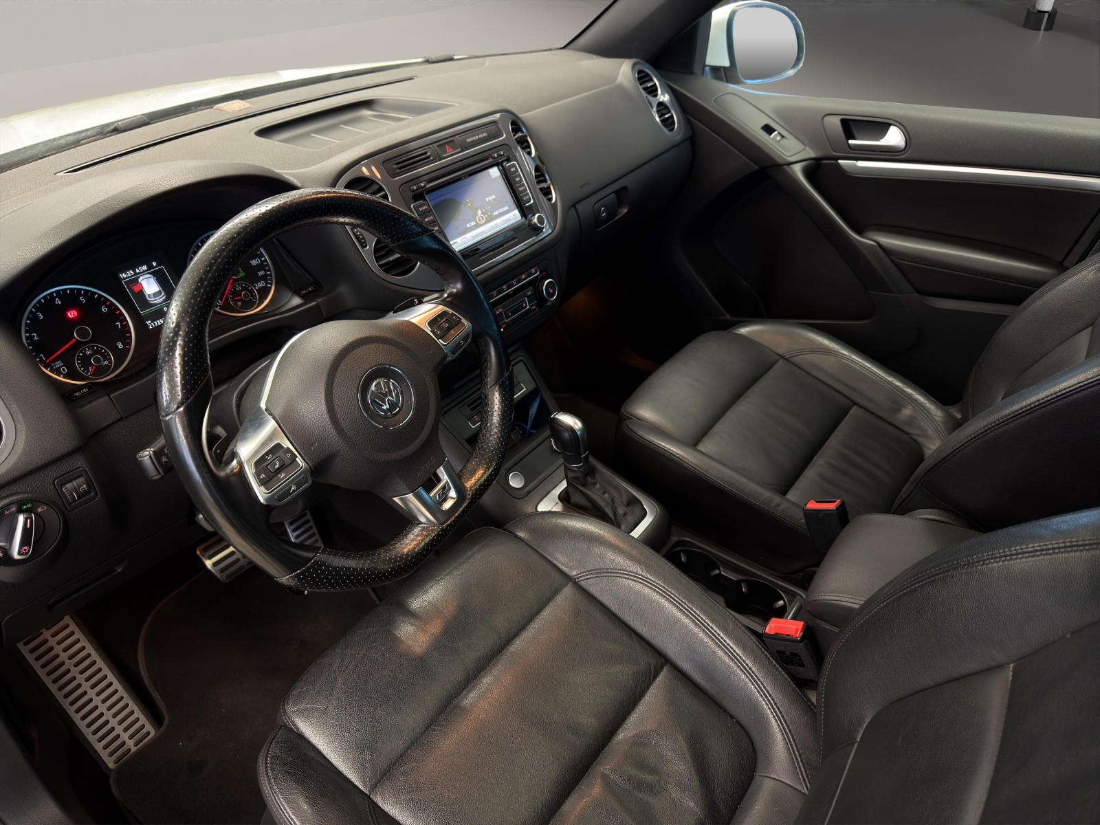 VW Tiguan 2.0 TSI Sport&Style 4Motion DSG-image-8