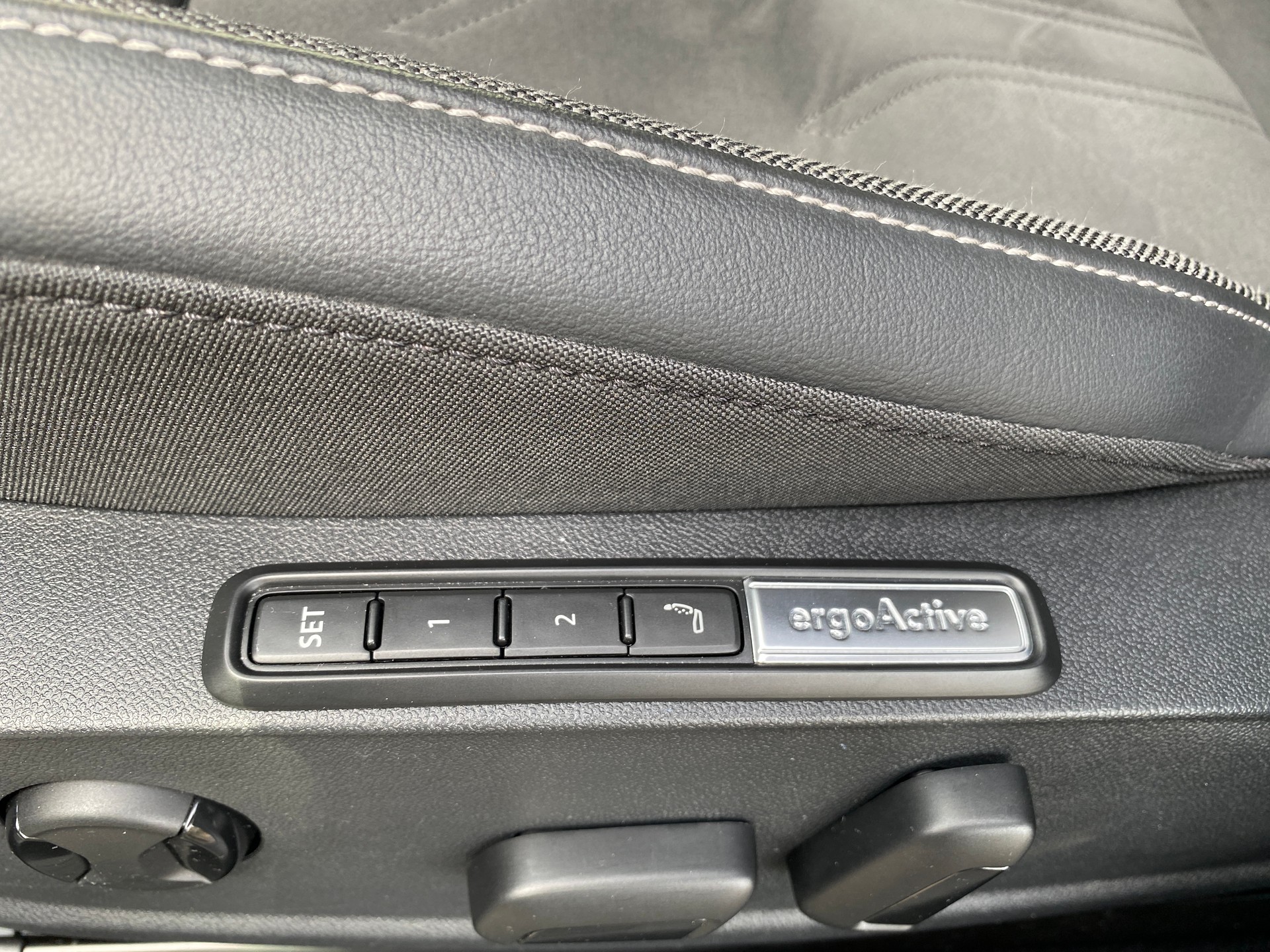 VW Golf 1.5 e TSI mHEV Edition 50 DSG-image-25