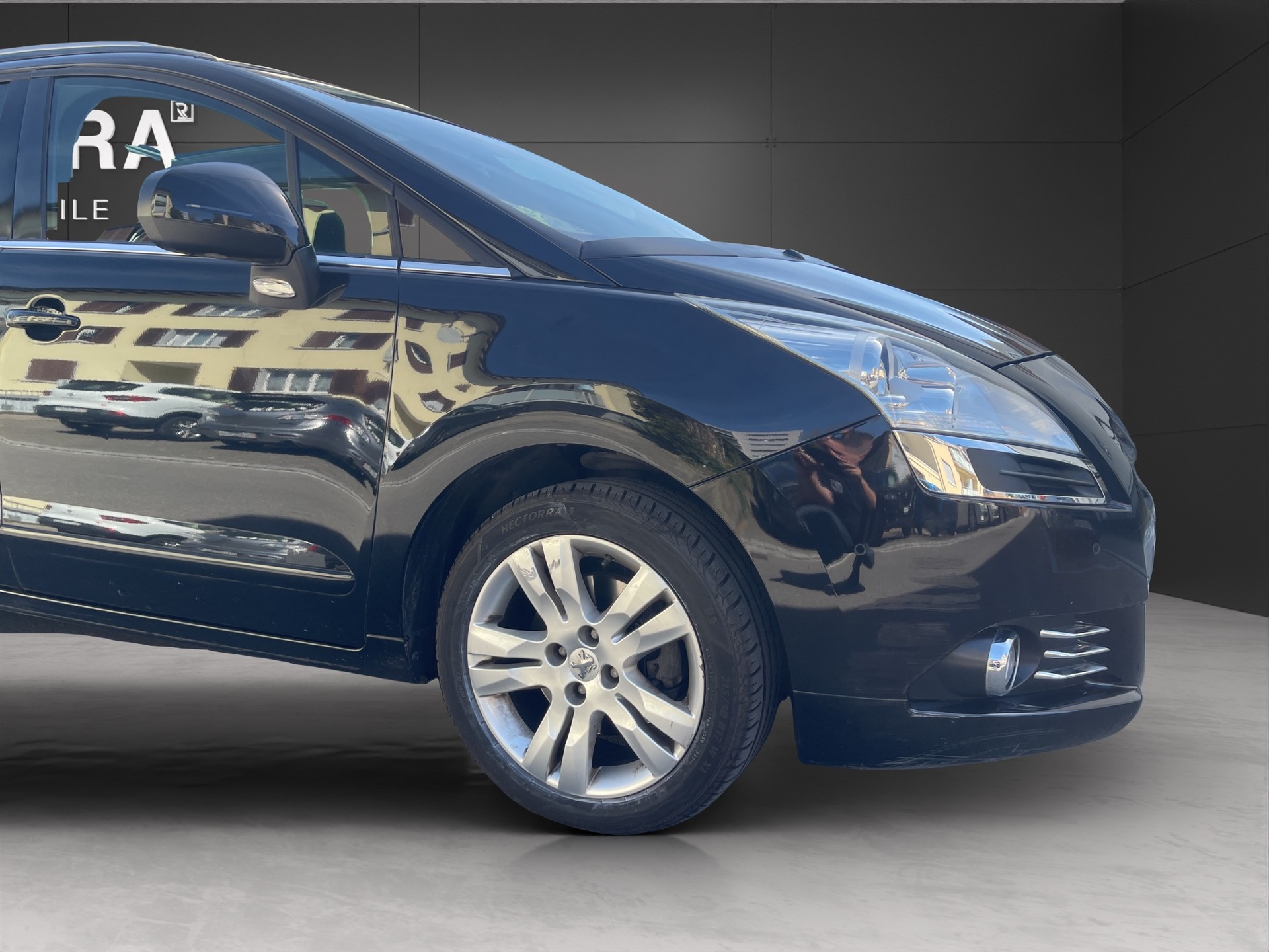 PEUGEOT 5008 1.6 16V T Family Automatic-image-7