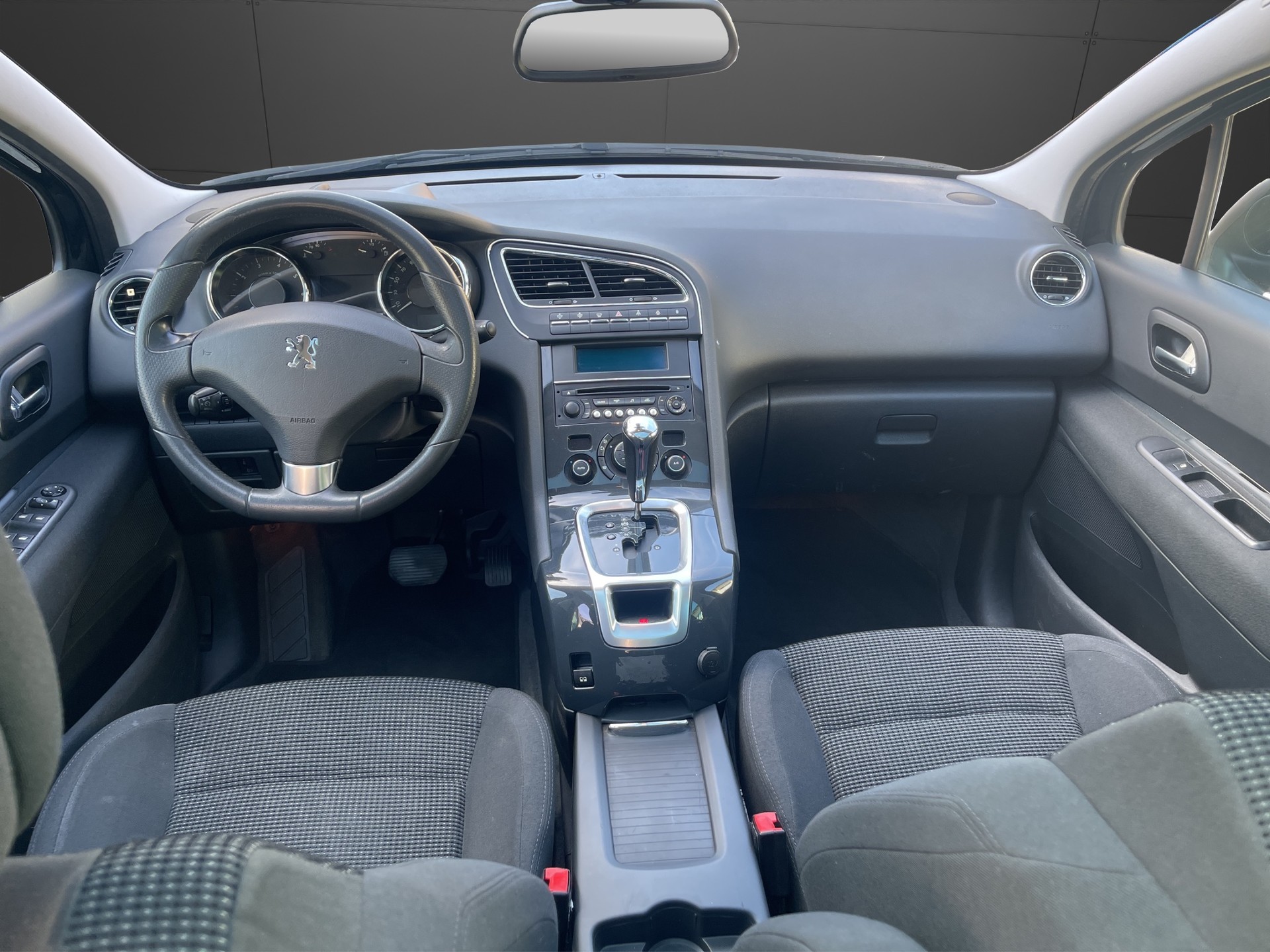 PEUGEOT 5008 1.6 16V T Family Automatic-image-10