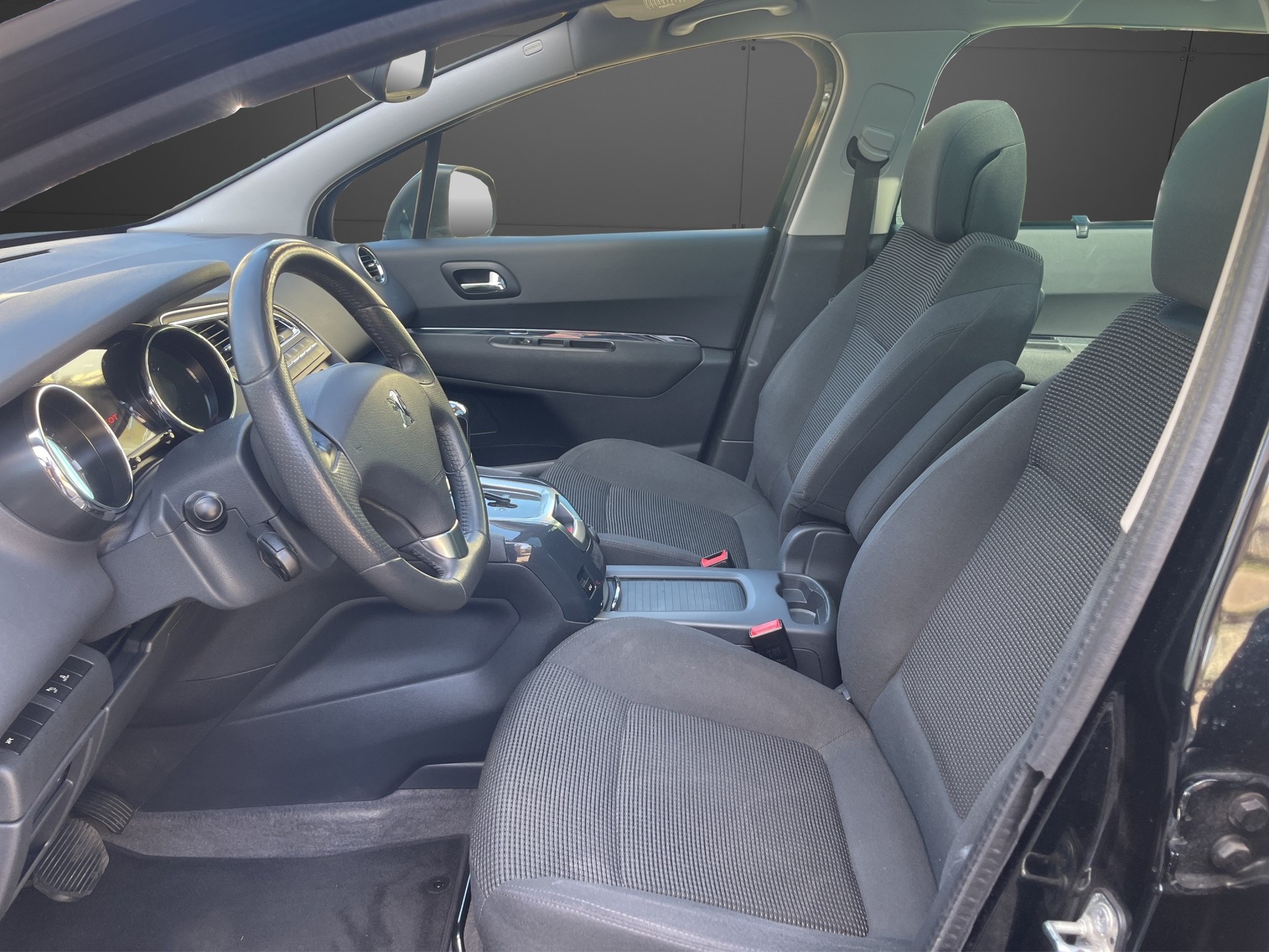 PEUGEOT 5008 1.6 16V T Family Automatic-image-15