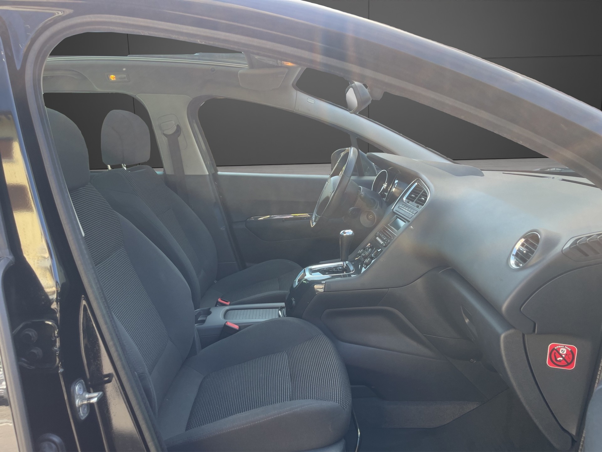 PEUGEOT 5008 1.6 16V T Family Automatic-image-11