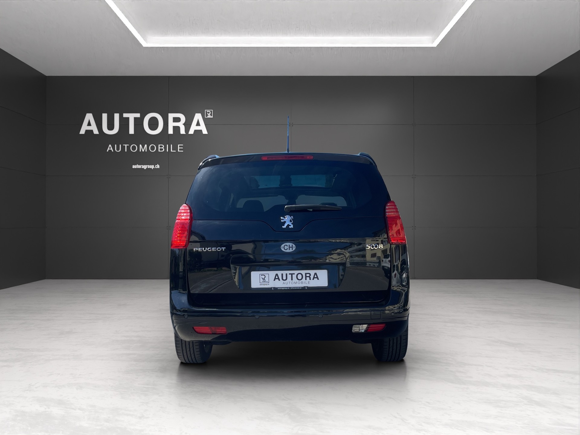 PEUGEOT 5008 1.6 16V T Family Automatic-image-3
