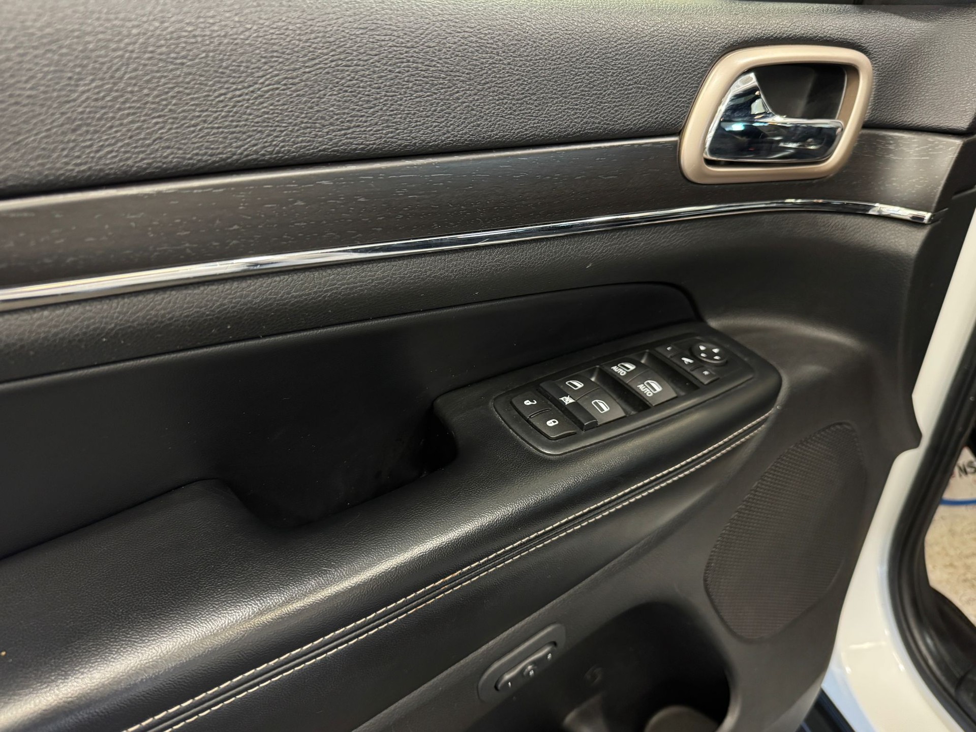 JEEP Grand Cherokee 3.0 CRD Limited Automatic-image-11