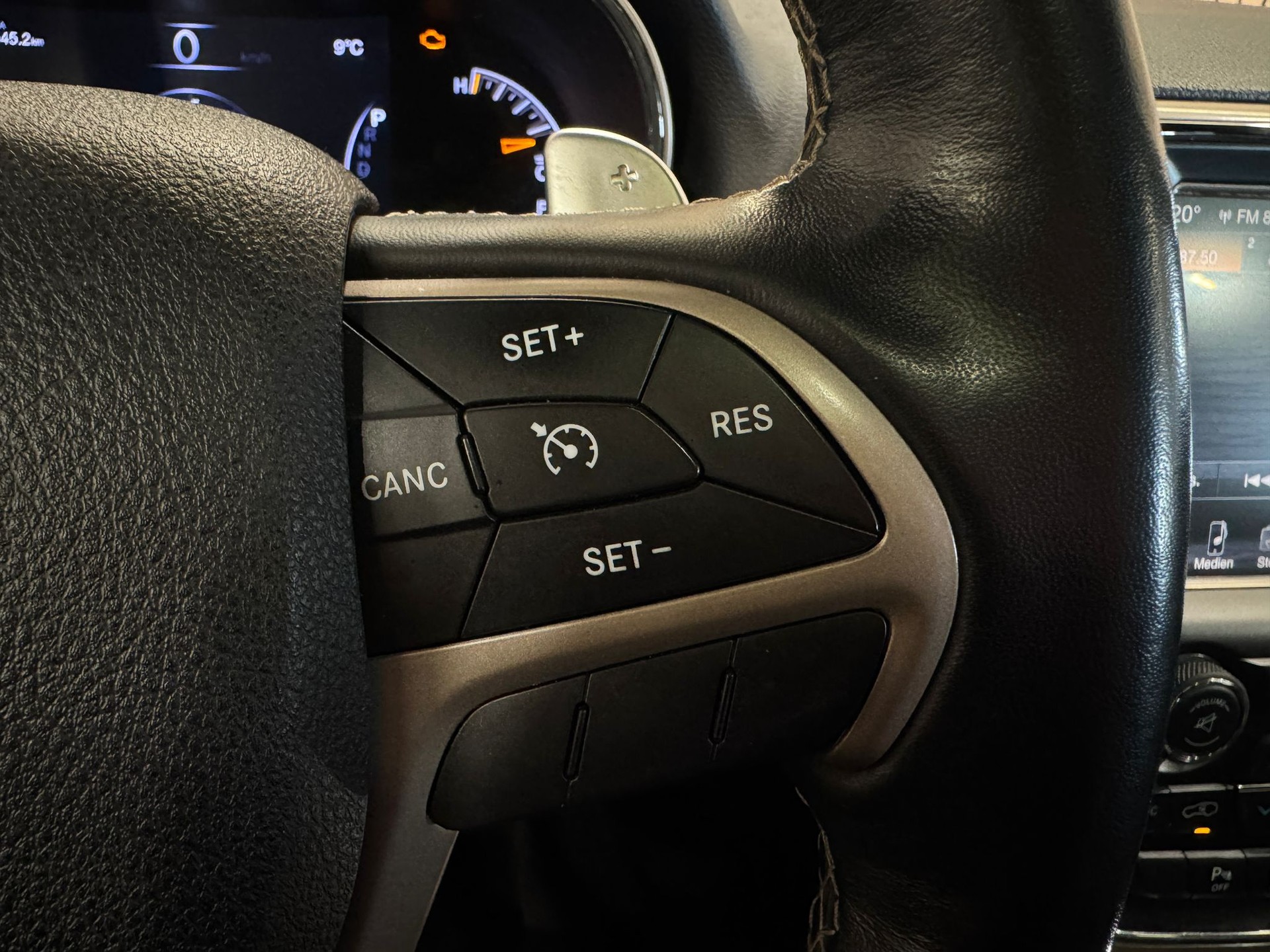 JEEP Grand Cherokee 3.0 CRD Limited Automatic-image-8