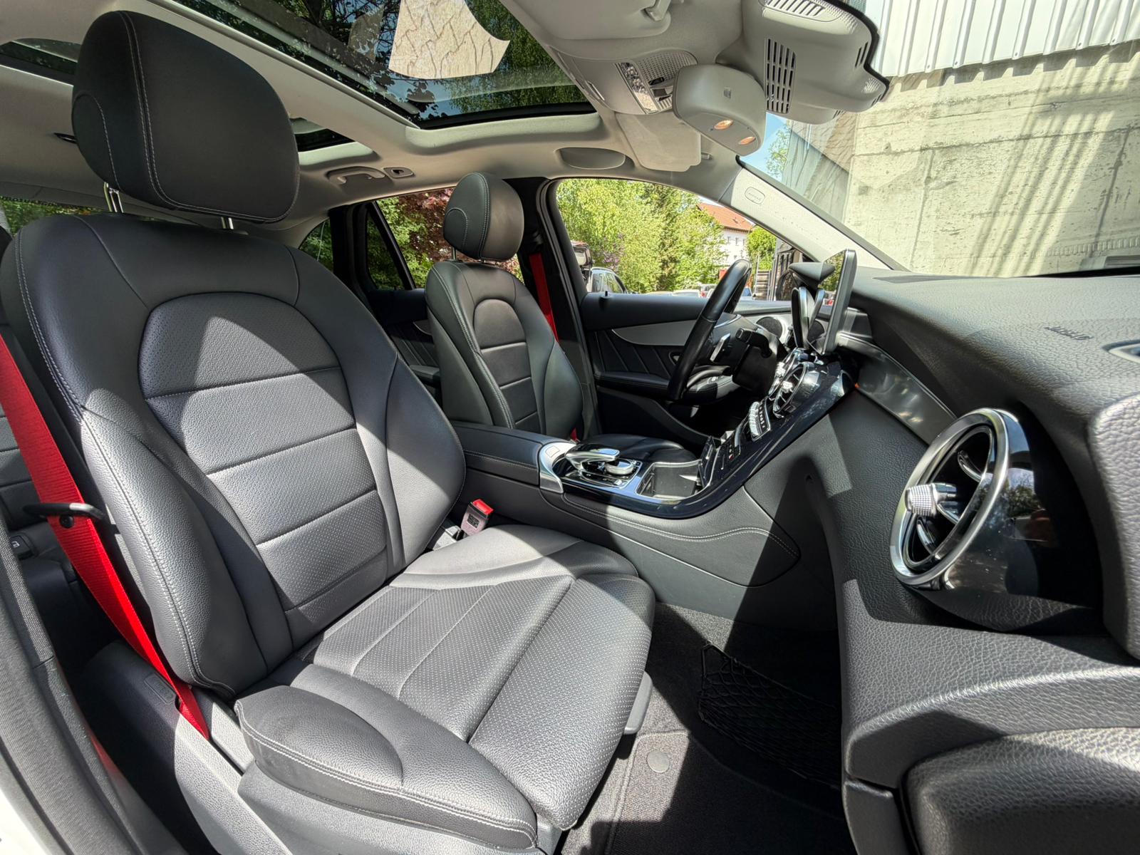 MERCEDES-BENZ GLC 250 Runout Edition 4Matic 9G-Tronic-image-16