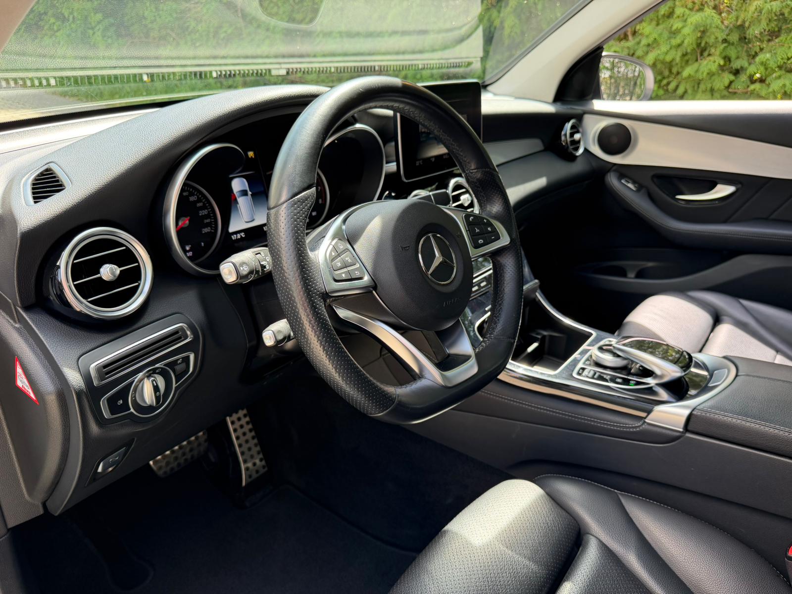 MERCEDES-BENZ GLC 250 Runout Edition 4Matic 9G-Tronic-image-10