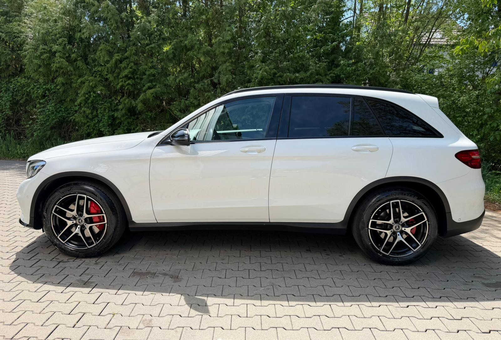 MERCEDES-BENZ GLC 250 Runout Edition 4Matic 9G-Tronic-image-1