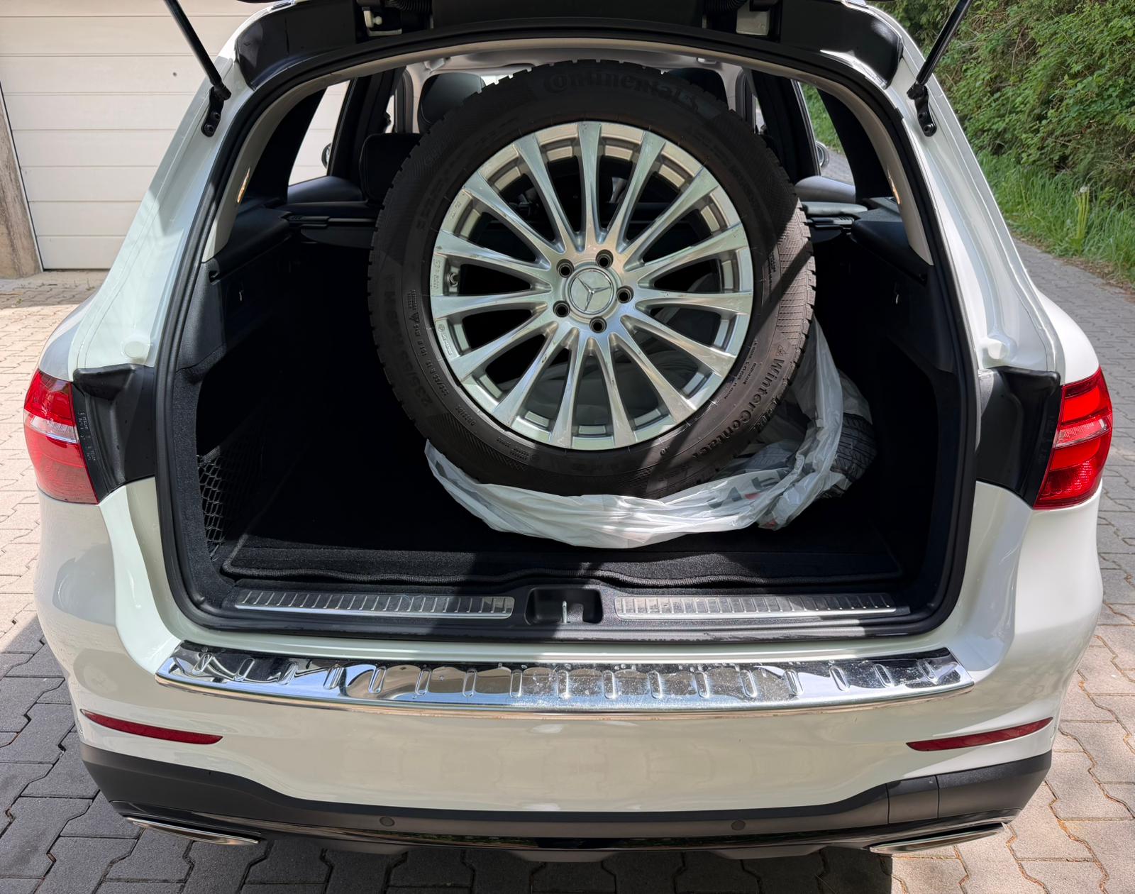MERCEDES-BENZ GLC 250 Runout Edition 4Matic 9G-Tronic-image-13