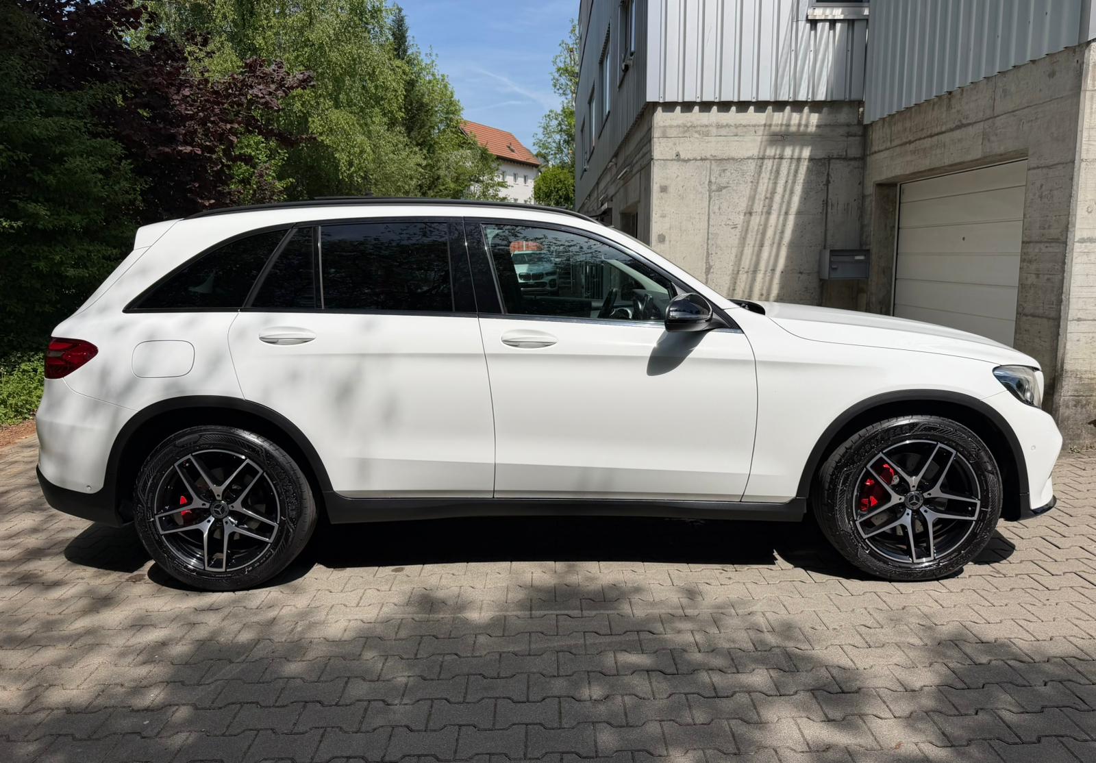 MERCEDES-BENZ GLC 250 Runout Edition 4Matic 9G-Tronic-image-5