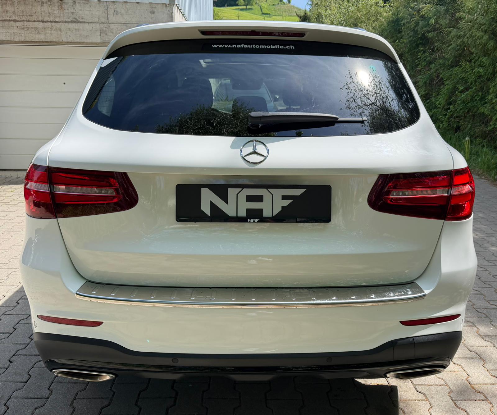 MERCEDES-BENZ GLC 250 Runout Edition 4Matic 9G-Tronic-image-3