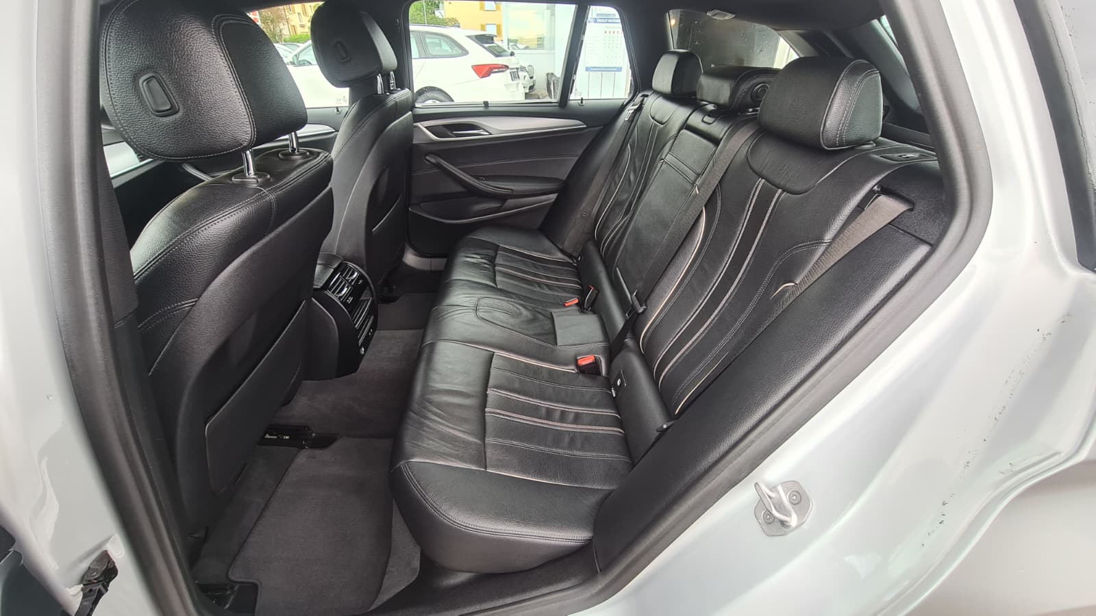 BMW 520d xDrive 48V Touring Steptronic ** Voll-Leder ** Gr-Navi ** RF-Kamera ** Lenkrad-Heizung ** Sitzheizung ** Ab MFK & Service-image-15