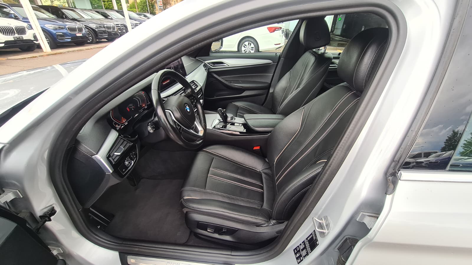 BMW 520d xDrive 48V Touring Steptronic ** Voll-Leder ** Gr-Navi ** RF-Kamera ** Lenkrad-Heizung ** Sitzheizung ** Ab MFK & Service-image-14