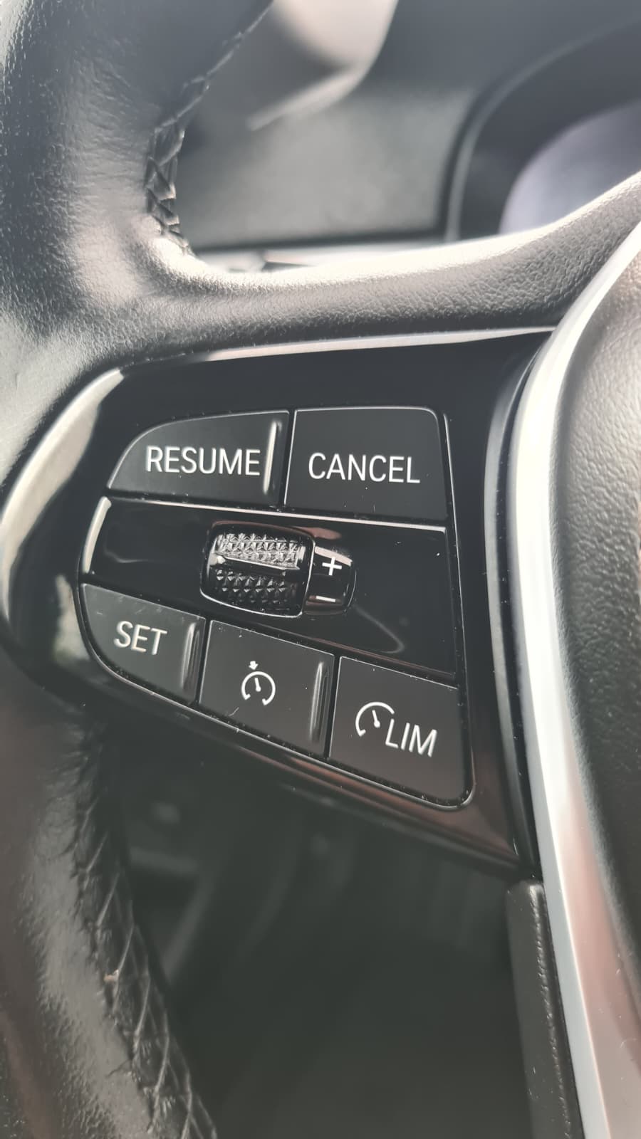 BMW 520d xDrive 48V Touring Steptronic ** Voll-Leder ** Gr-Navi ** RF-Kamera ** Lenkrad-Heizung ** Sitzheizung ** Ab MFK & Service-image-9