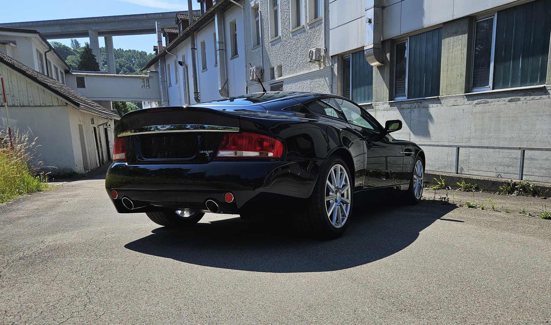 ASTON MARTIN Vanquish S Ultimate 17/50-image-5