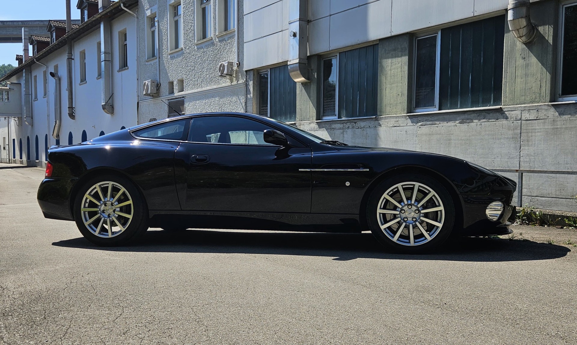 ASTON MARTIN Vanquish S Ultimate 17/50-image-7