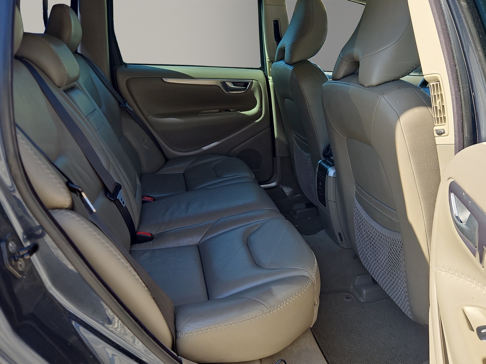 VOLVO XC70 D5 AWD Momentum-image-14