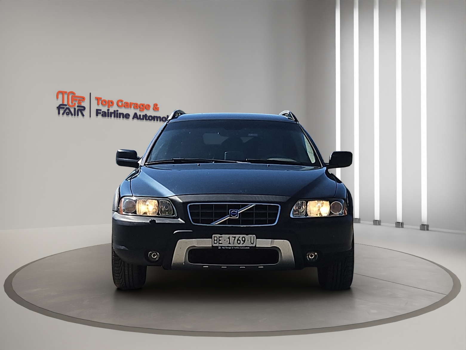 VOLVO XC70 D5 AWD Momentum-image-1