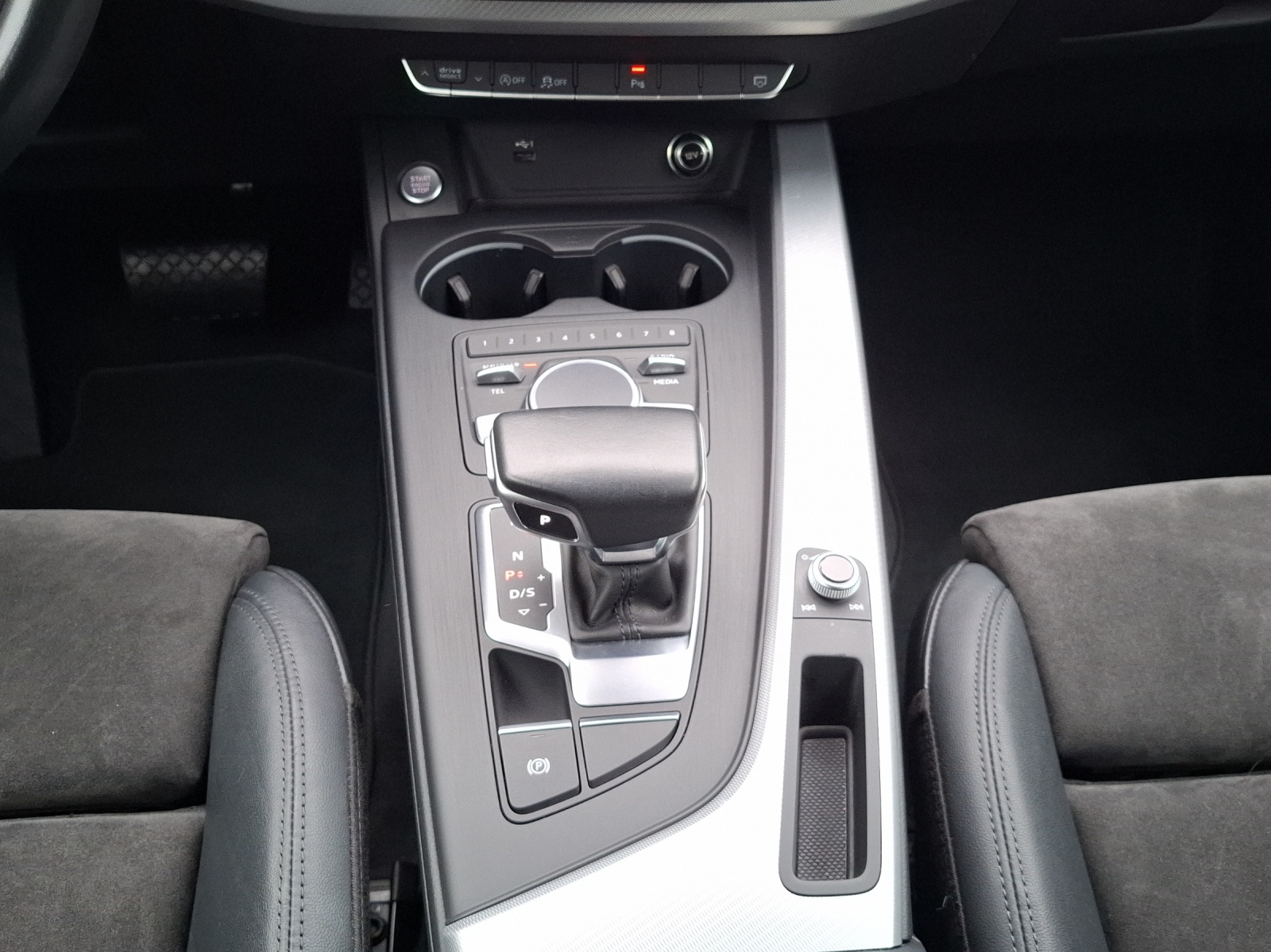 AUDI A4 Avant 45 TDI quattro tiptronic// TOP AUSSTATTUNG-image-12