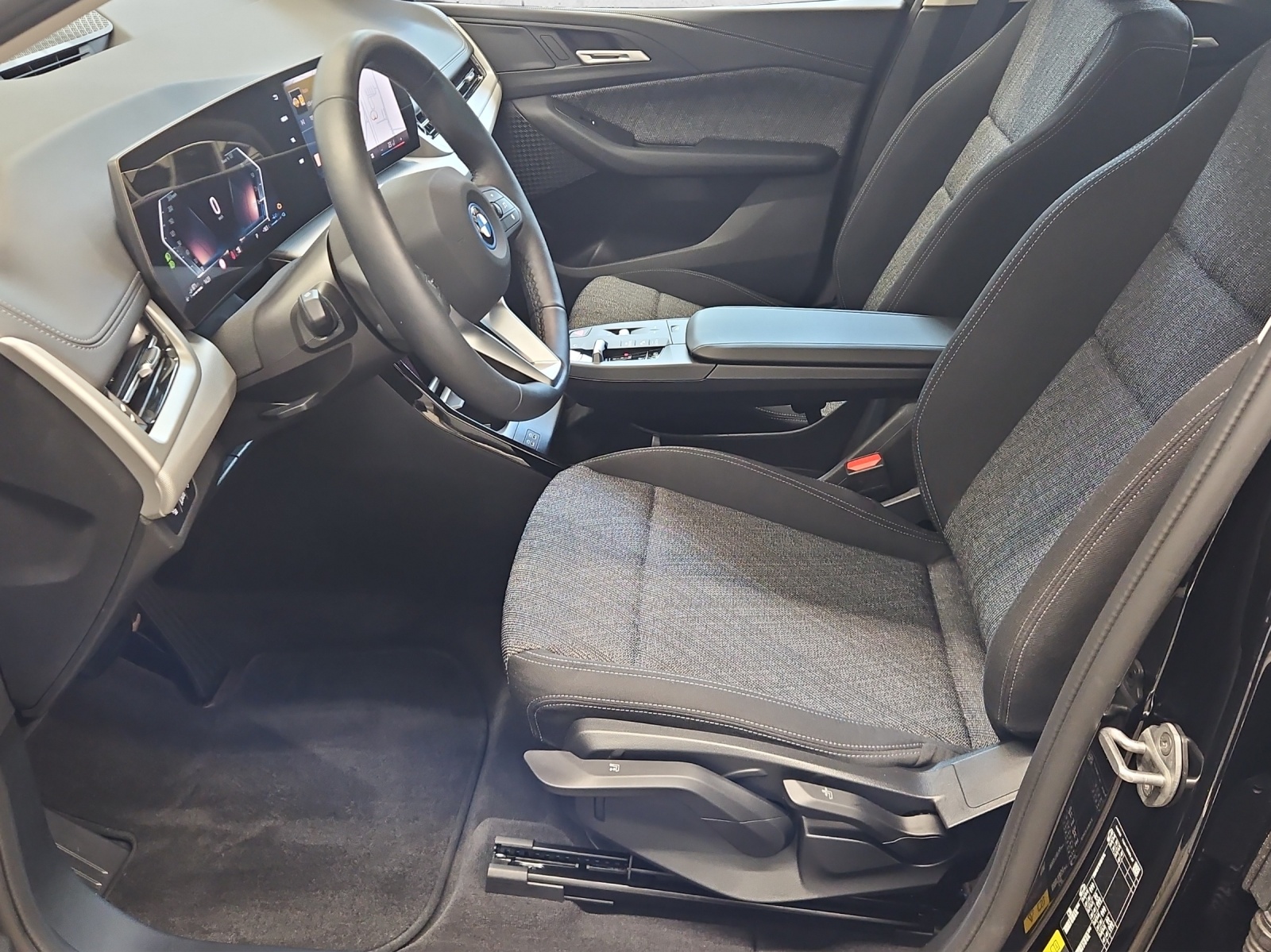 BMW 230e xDrive Active Tourer-image-10