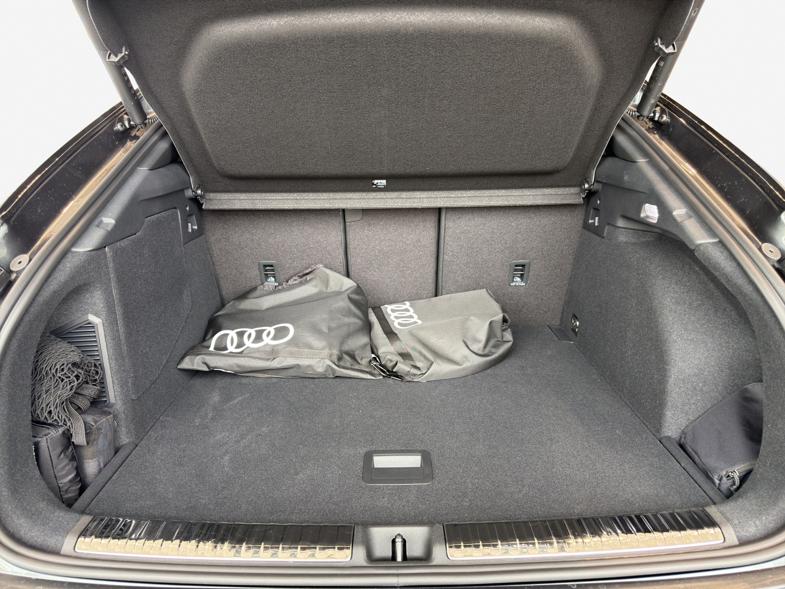 AUDI Q3 Sportback e-hybrid 200 kW S tronig-image-12