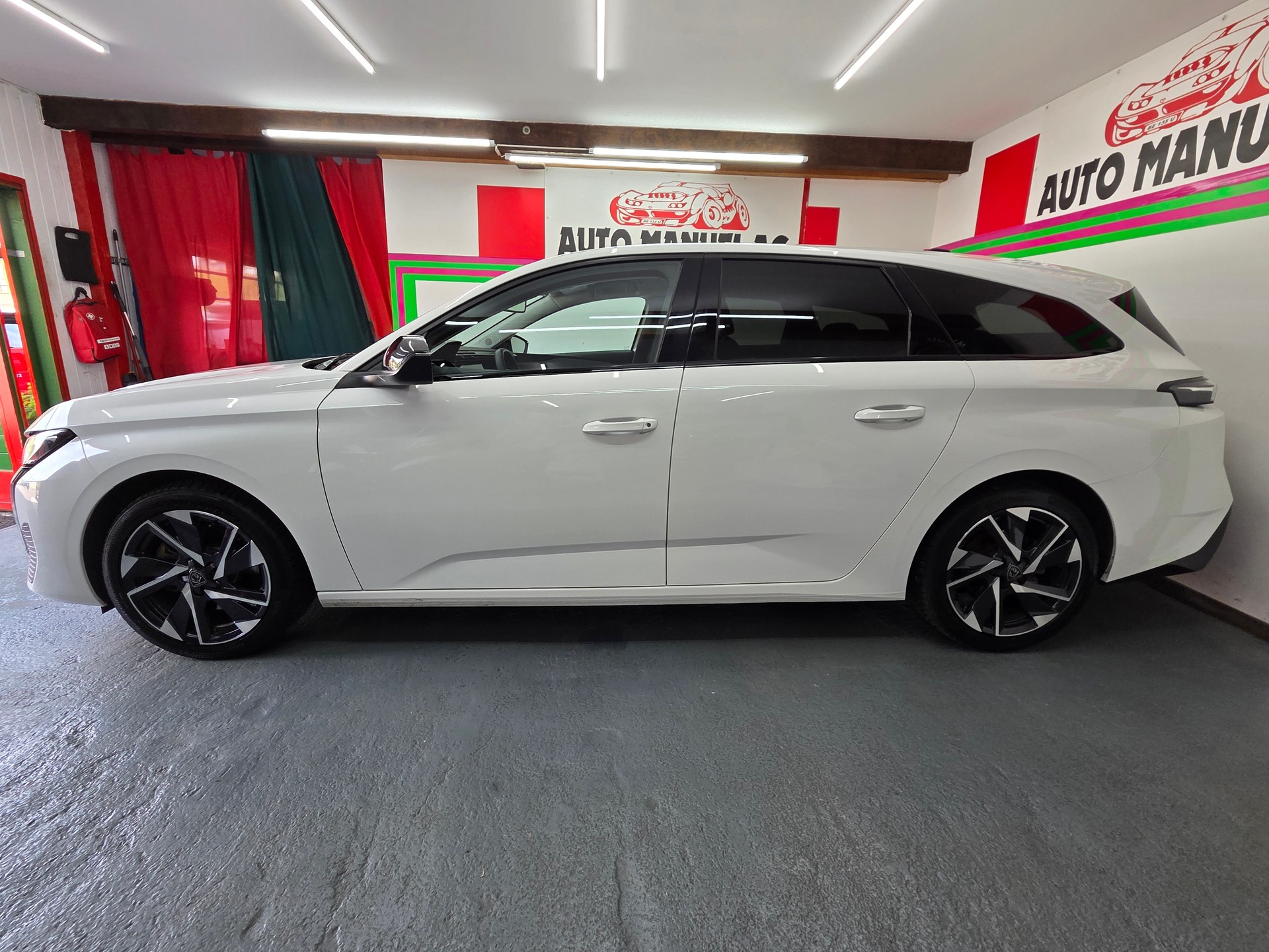 PEUGEOT 308 SW 1.5 BlueHDI Allure Pack EAT8-image-3