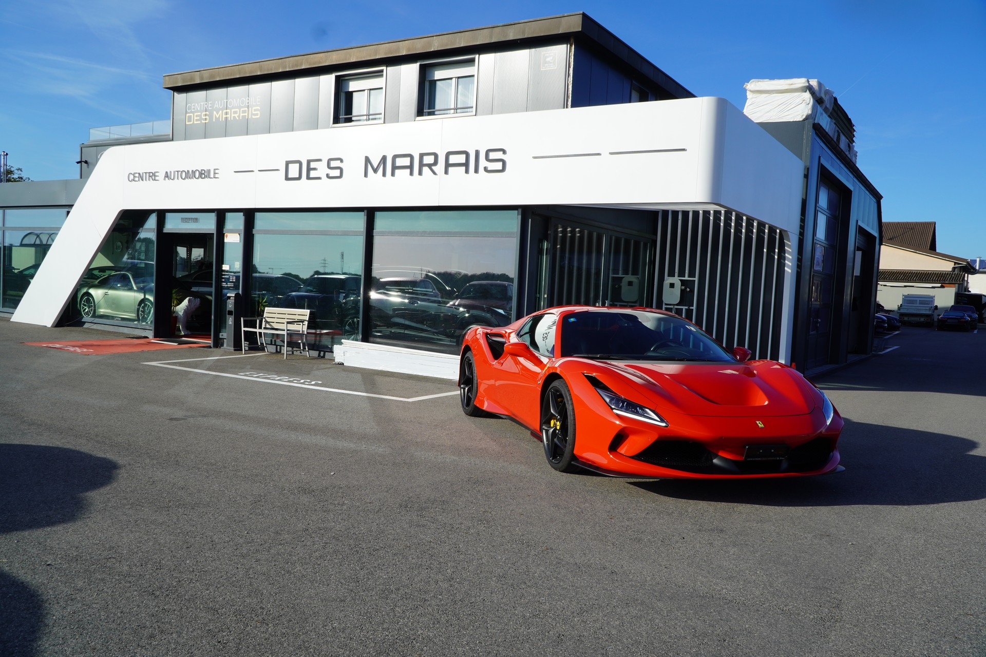 FERRARI F8 Spider-showroom-element-2