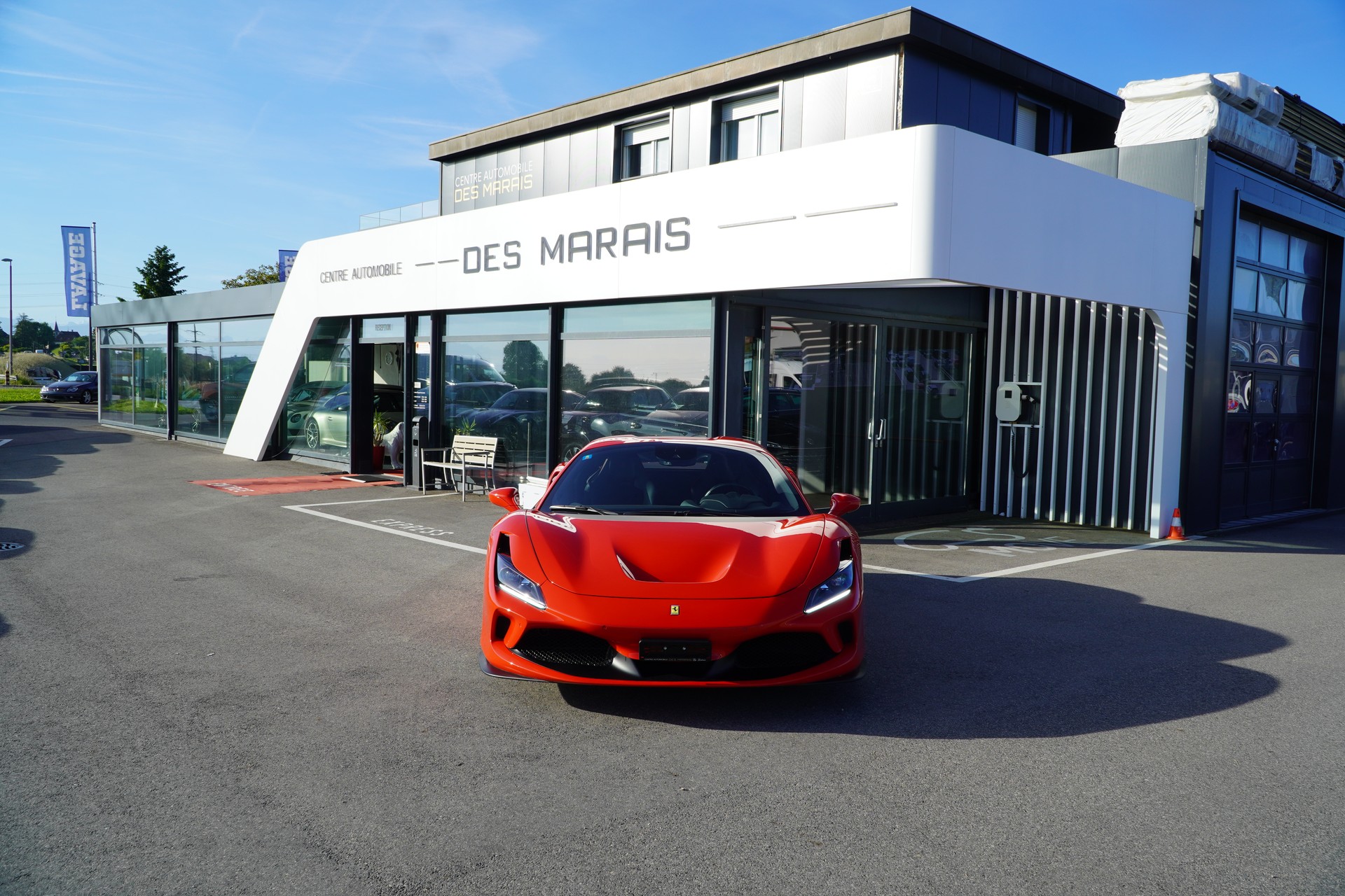 FERRARI F8 Spider-showroom-element-1