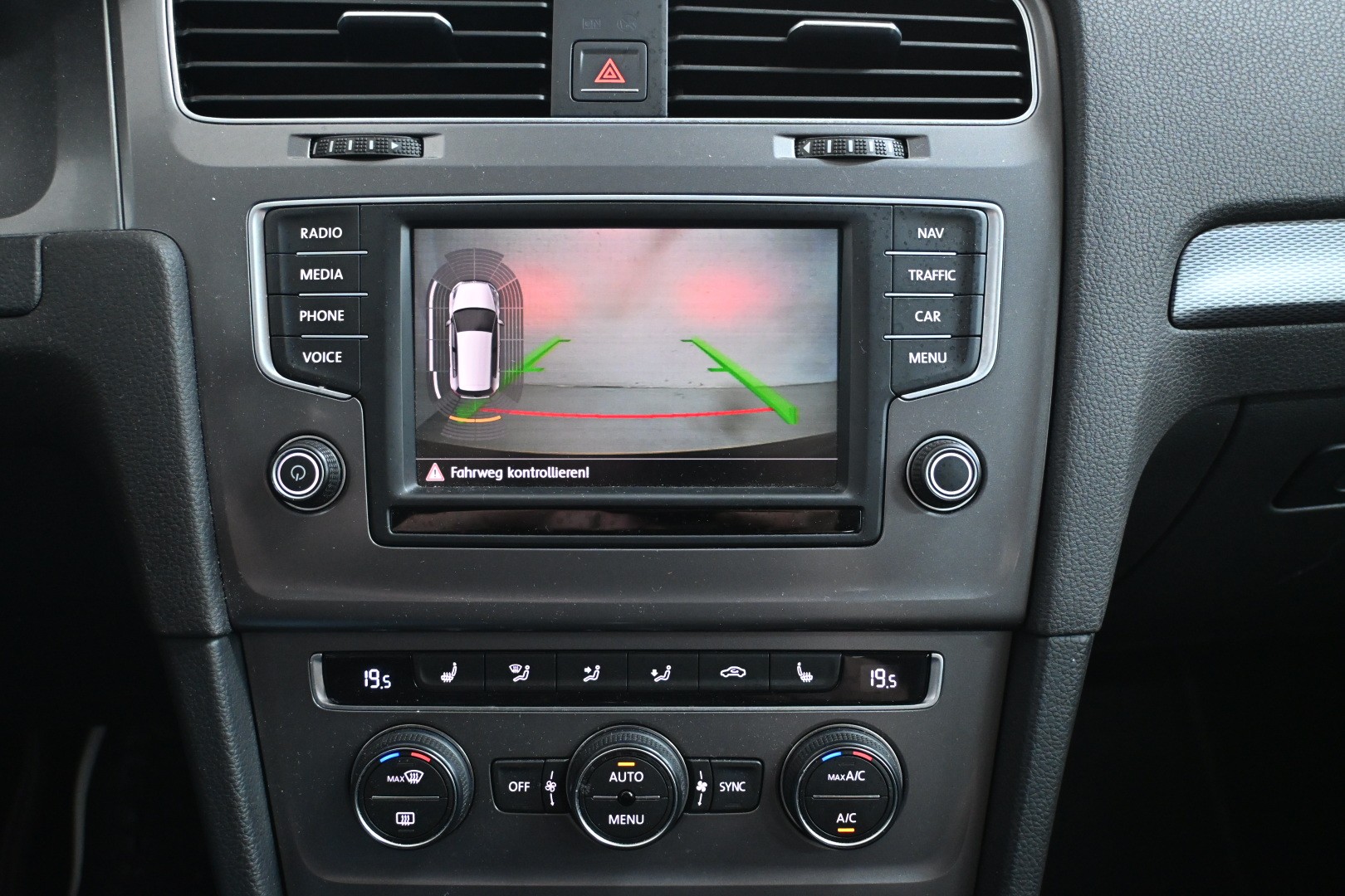 VW Golf 1.4 TSI Lounge-image-9