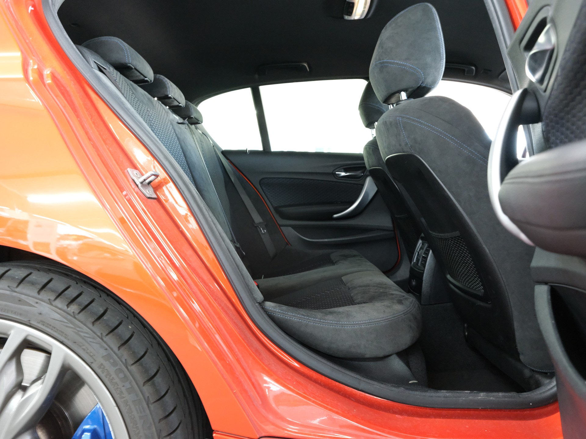 BMW M135i Steptronic *Sportabgassanlage* M Performance* *Individual*-image-22