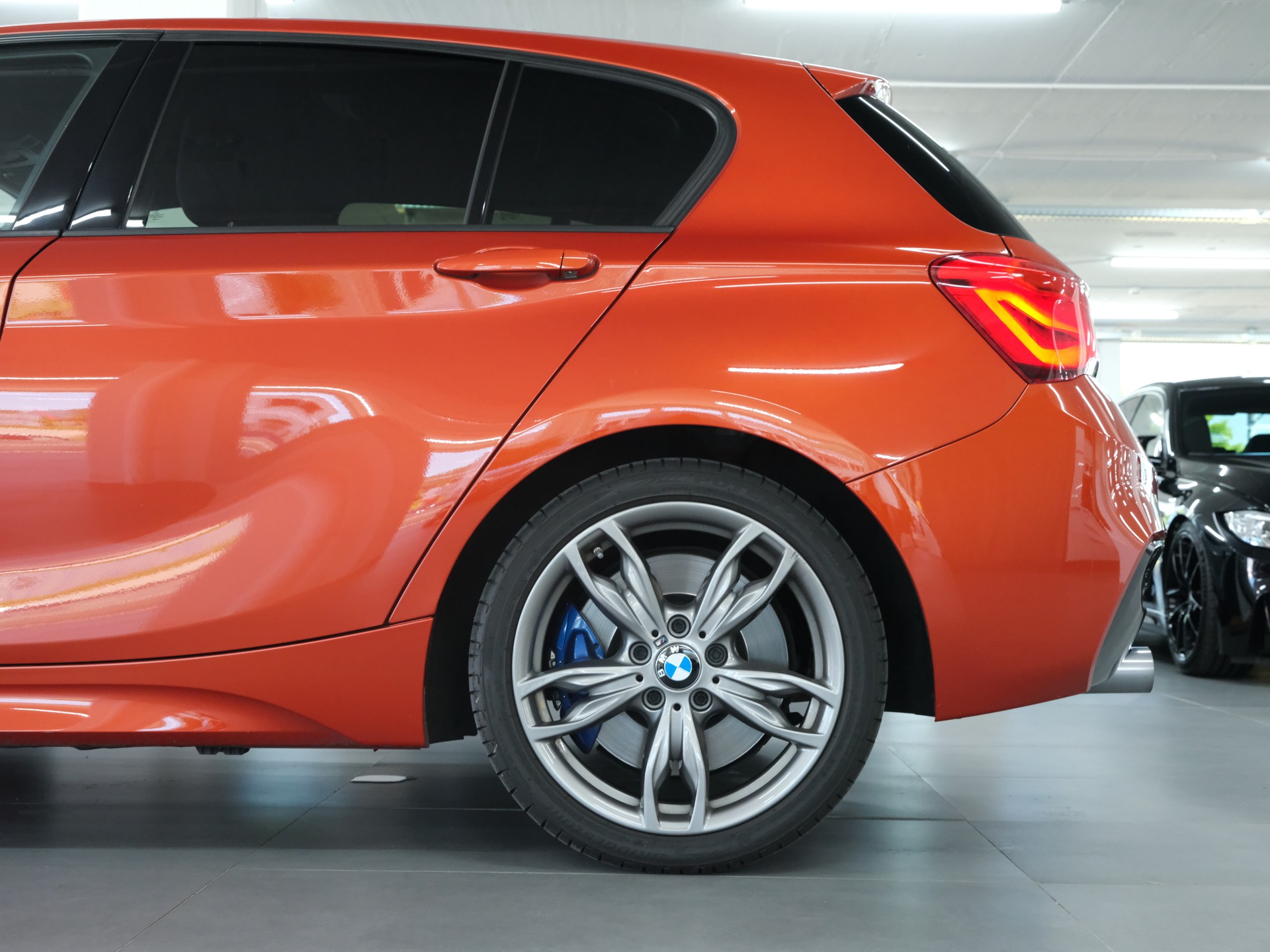 BMW M135i Steptronic *Sportabgassanlage* M Performance* *Individual*-image-13