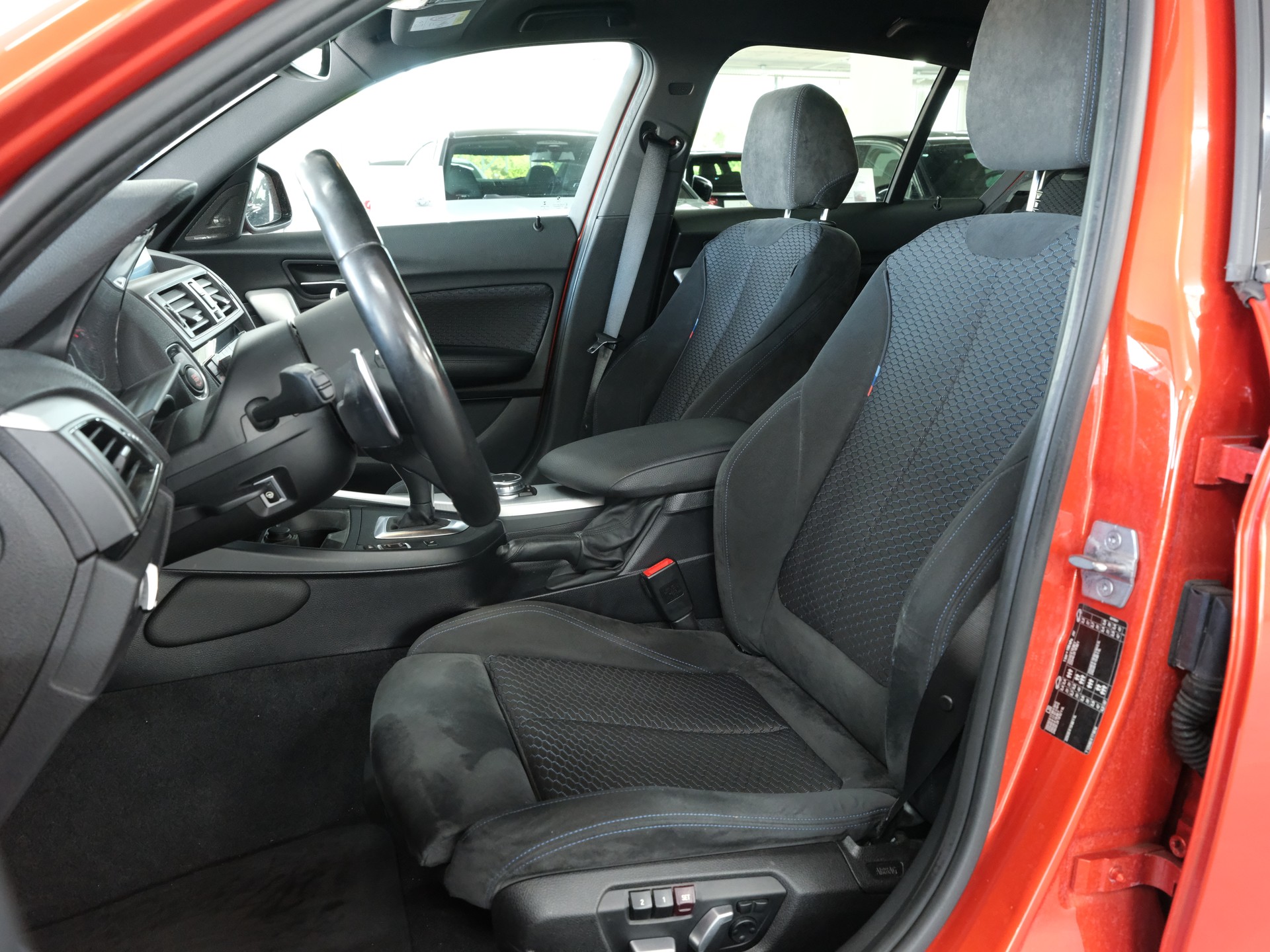 BMW M135i Steptronic *Sportabgassanlage* M Performance* *Individual*-image-17