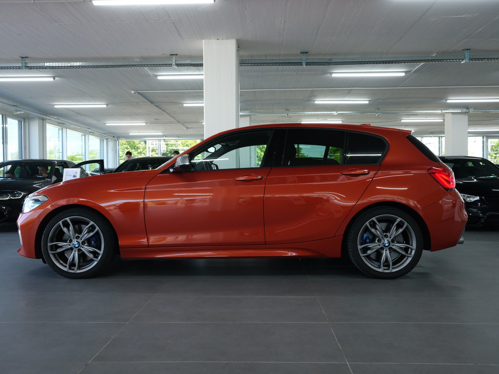 BMW M135i Steptronic *Sportabgassanlage* M Performance* *Individual*-image-6