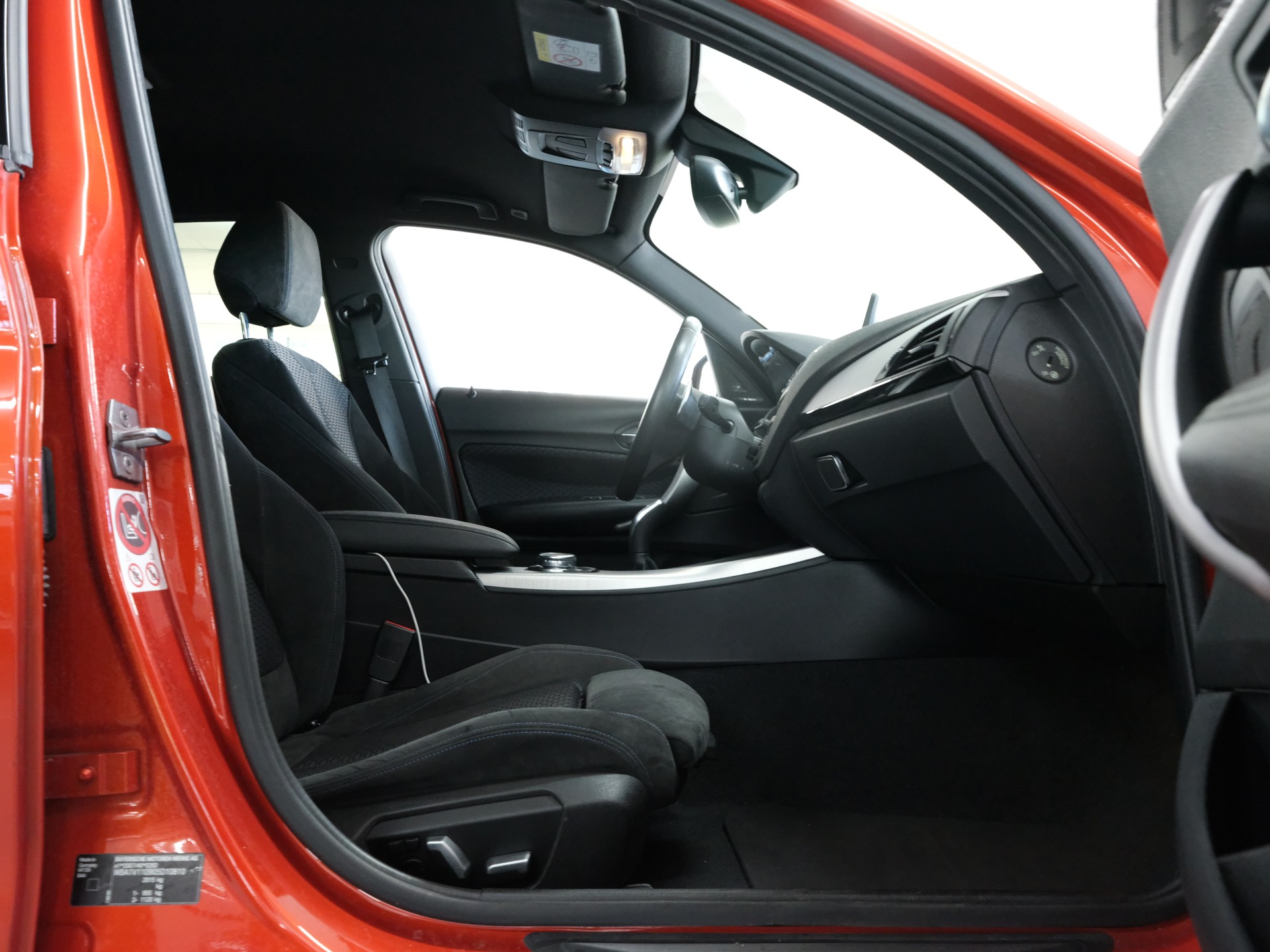 BMW M135i Steptronic *Sportabgassanlage* M Performance* *Individual*-image-25