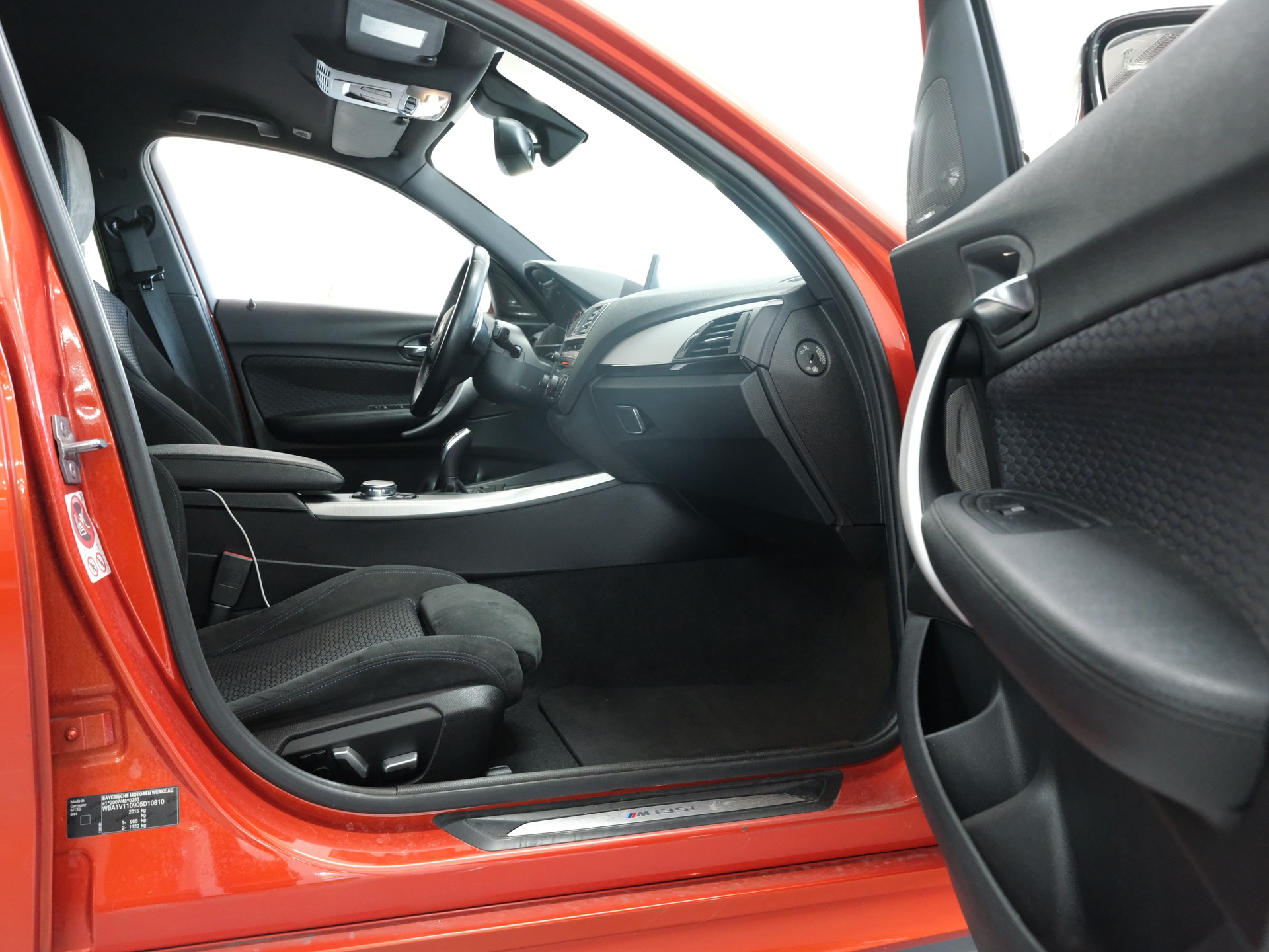 BMW M135i Steptronic *Sportabgassanlage* M Performance* *Individual*-image-24