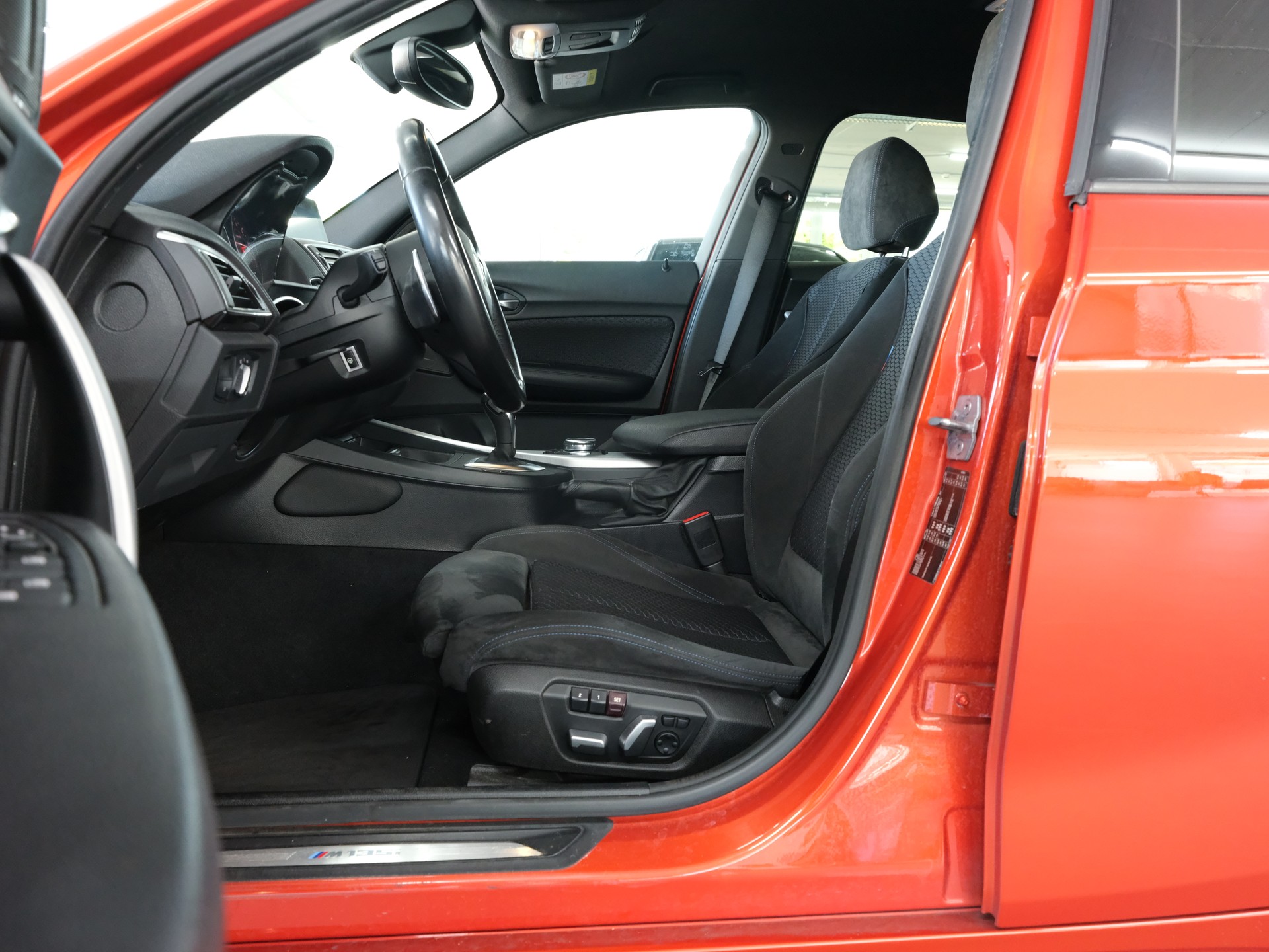 BMW M135i Steptronic *Sportabgassanlage* M Performance* *Individual*-image-16